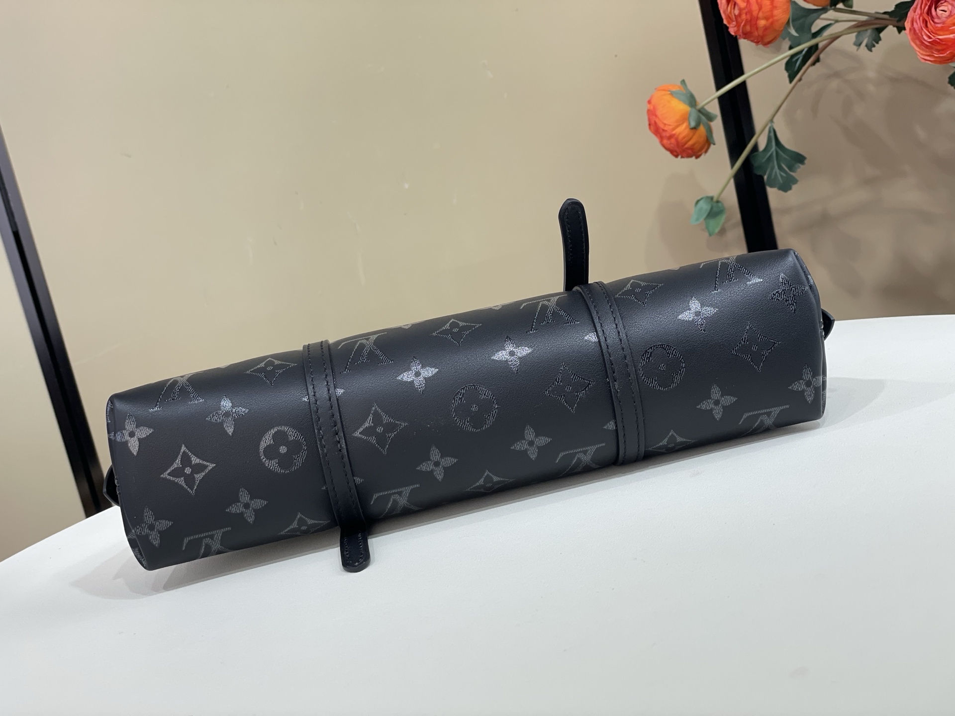 【顶级原单】【Squire East-West 单肩手袋】M3A167黑花 出自 Monogram Ink 系列,以亮泽 【顶级原单】【Squire East-West 单肩手袋】M3A167黑花 出自 Monogram Ink 系列,以亮泽