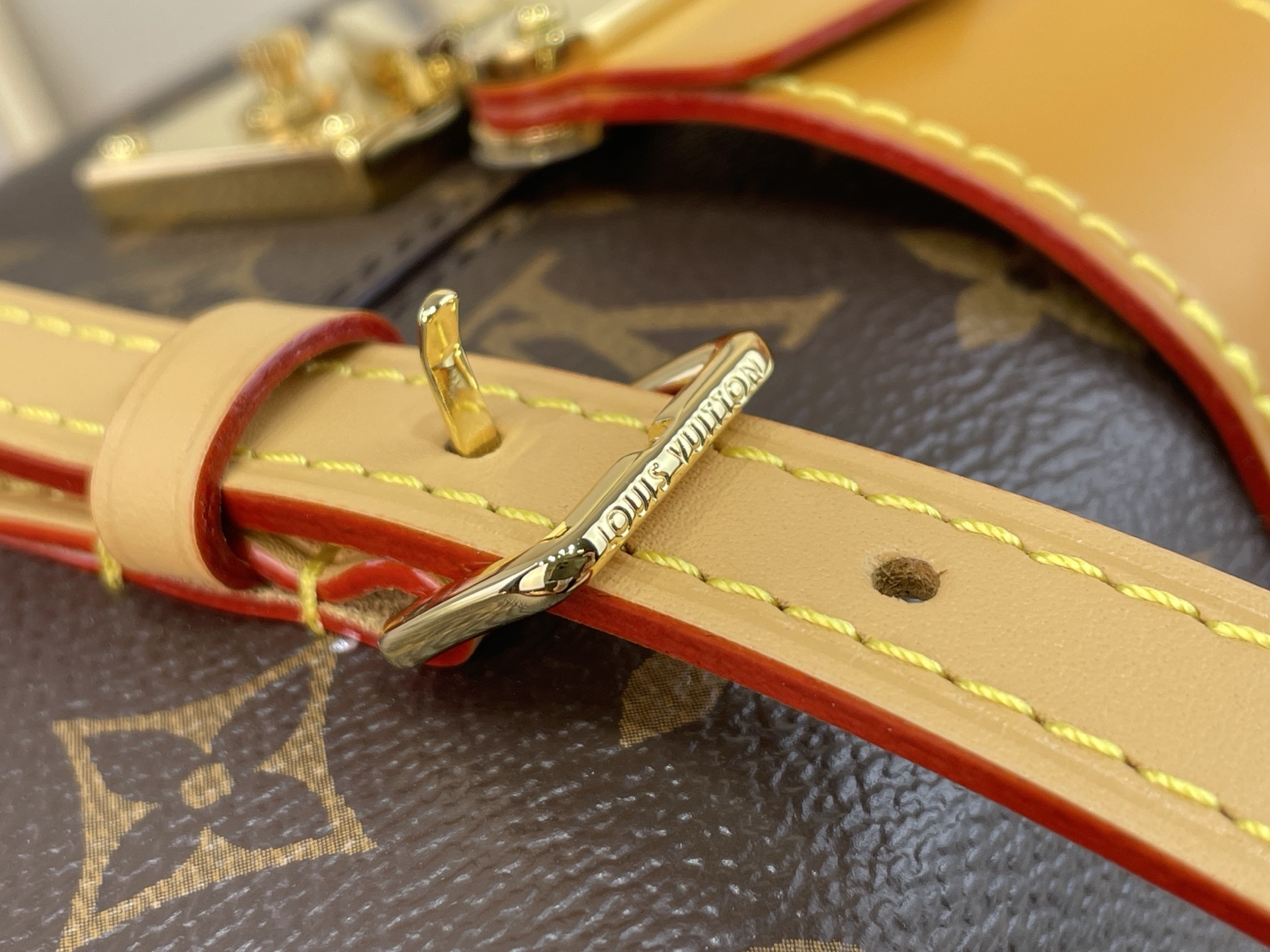 【顶级原单】【Malle de Jour 单肩盒子 手袋】M3A169老花  取材经典 Monogram 帆布，为 Pe
