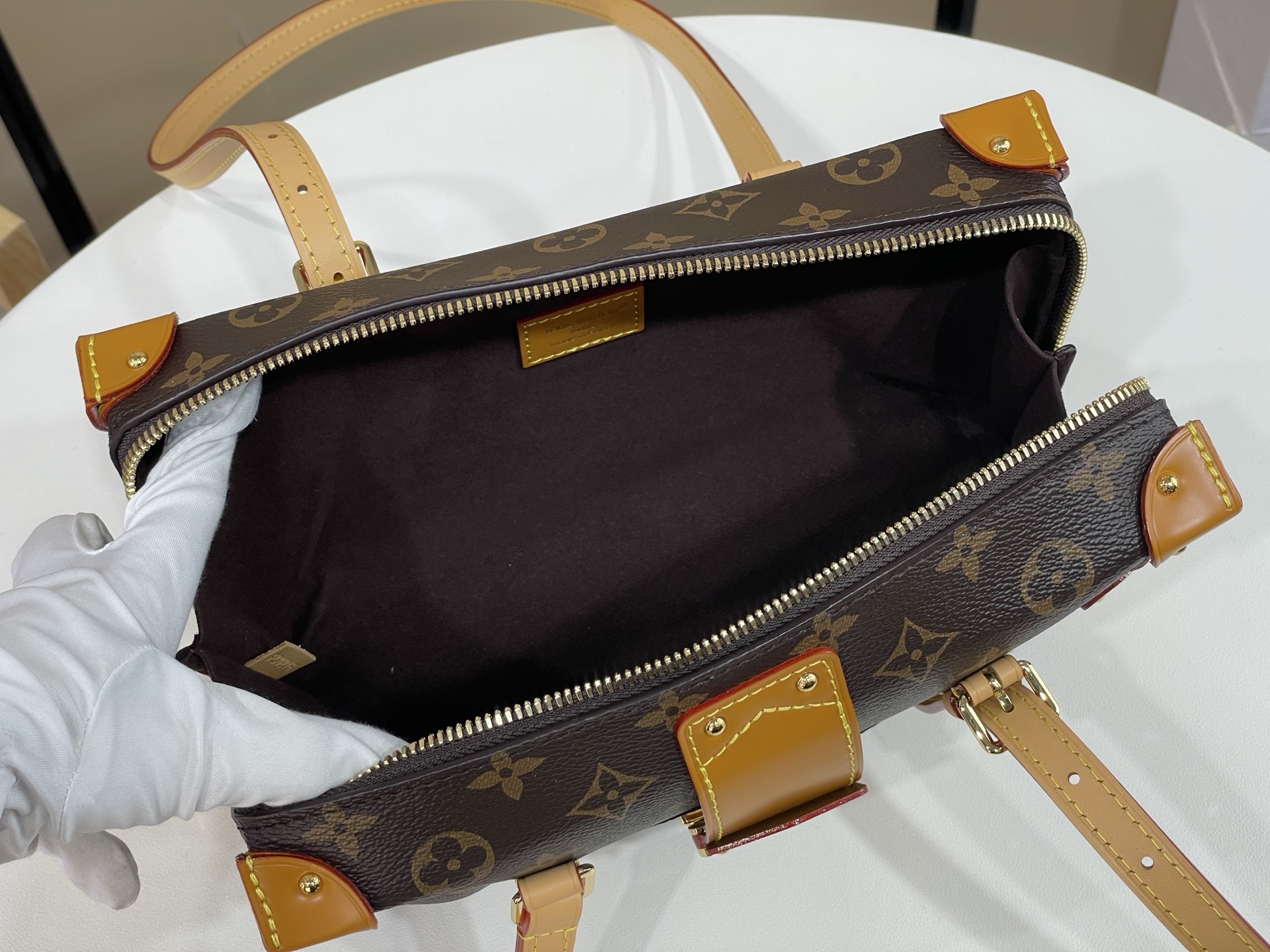 【顶级原单】【Malle de Jour 单肩盒子 手袋】M3A169老花  取材经典 Monogram 帆布，为 Pe