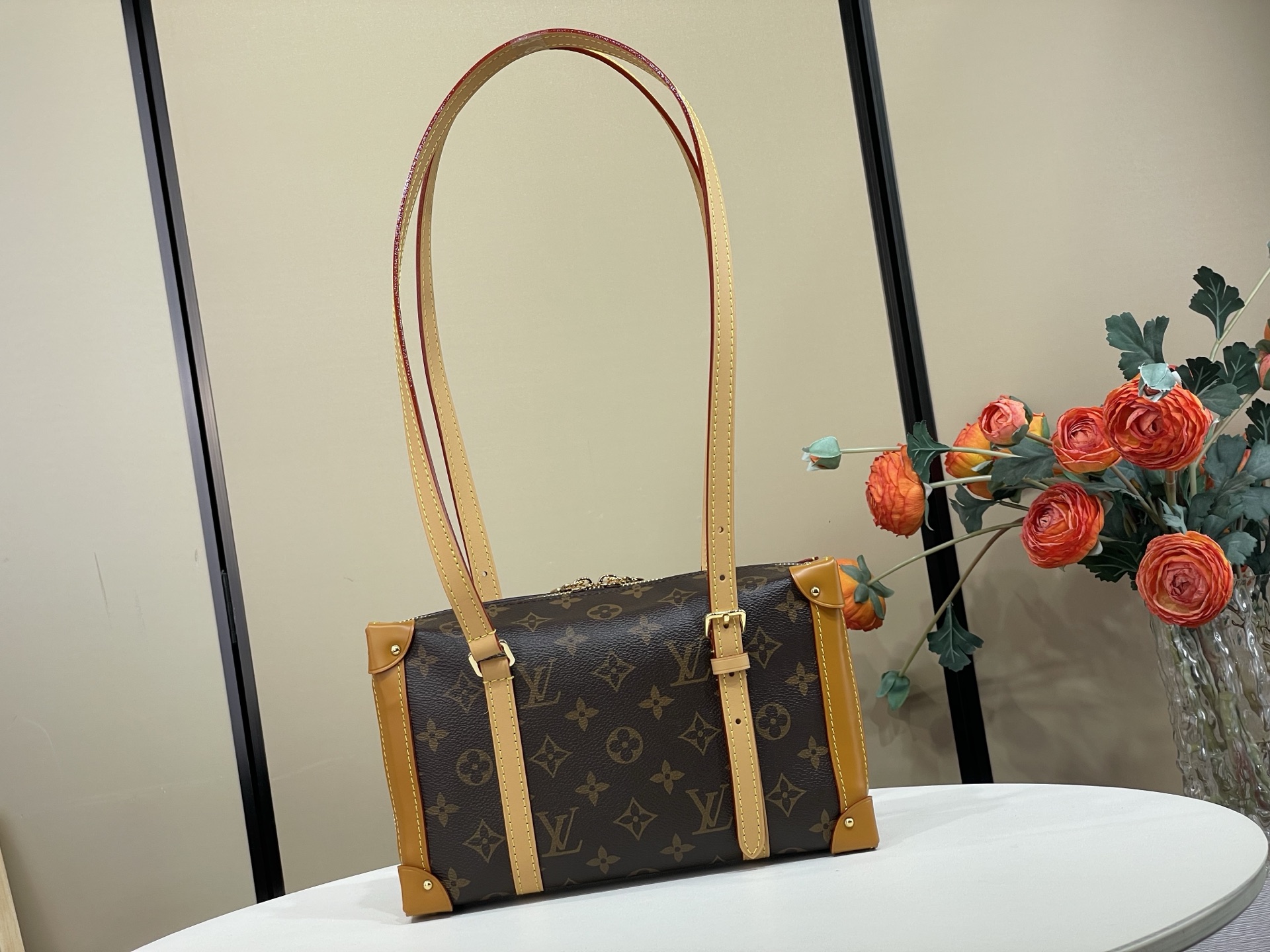 【顶级原单】【Malle de Jour 单肩盒子 手袋】M3A169老花  取材经典 Monogram 帆布，为 Pe