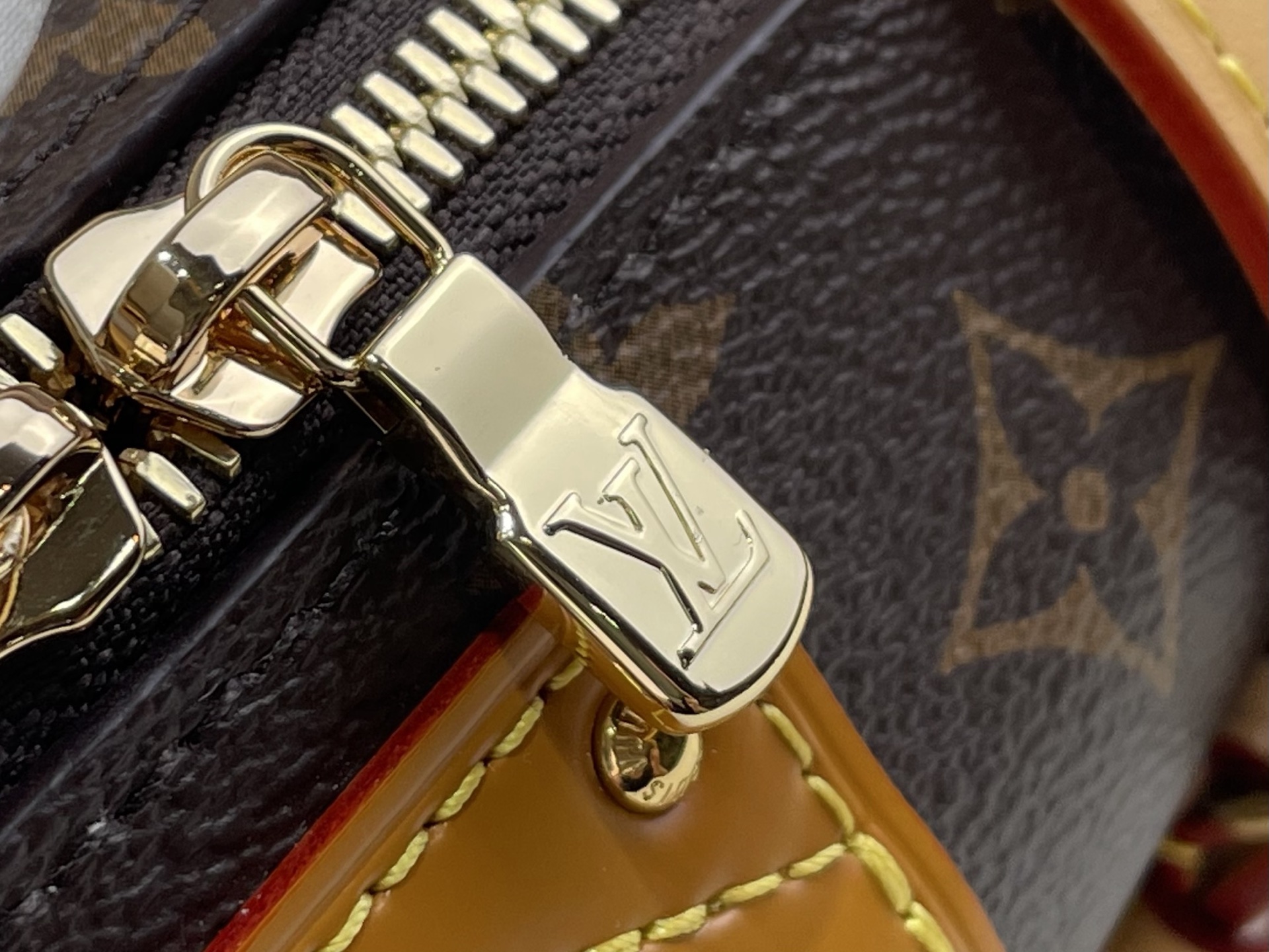 【顶级原单】【Malle de Jour 单肩盒子 手袋】M3A169老花  取材经典 Monogram 帆布，为 Pe