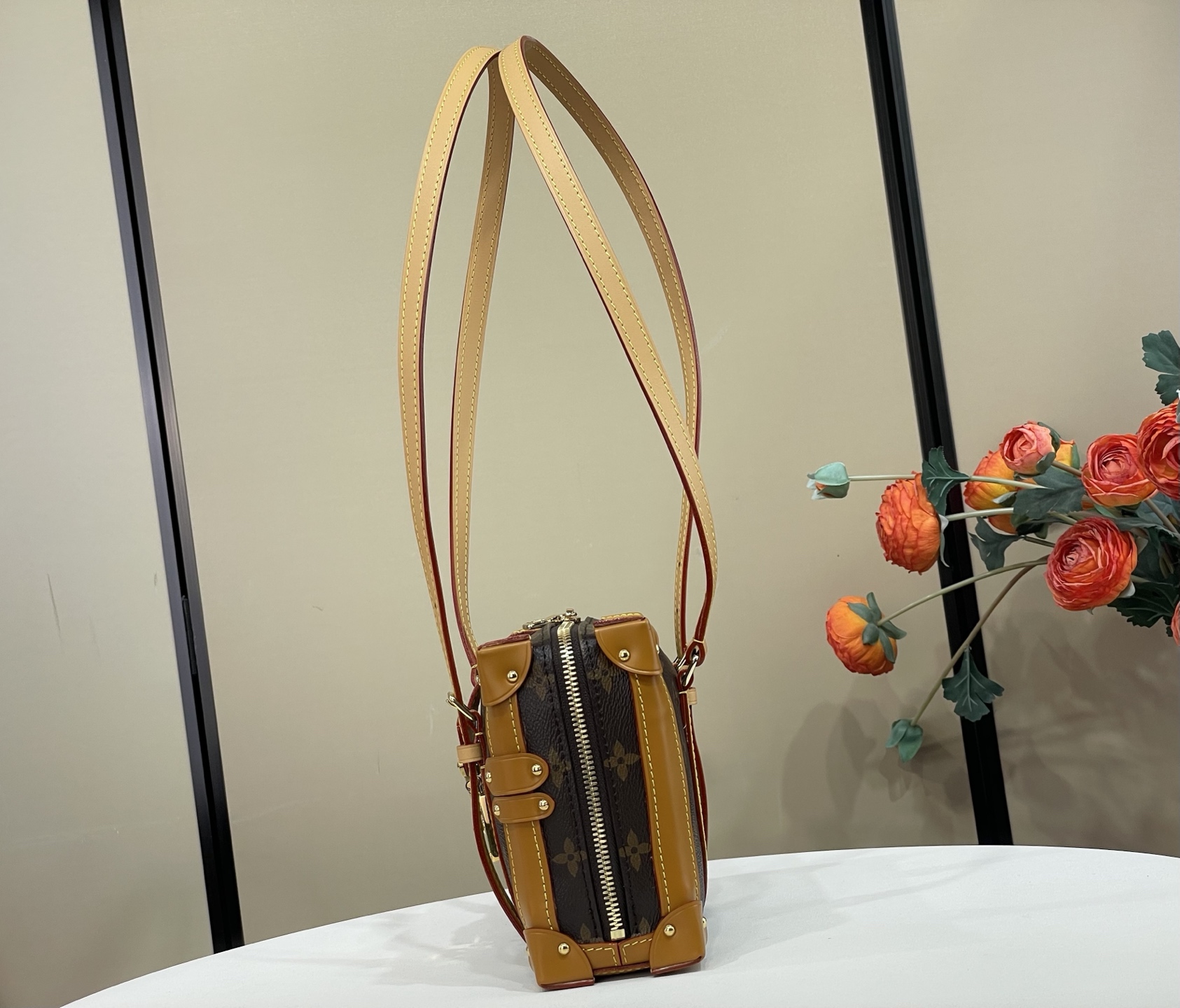 【顶级原单】【Malle de Jour 单肩盒子 手袋】M3A169老花  取材经典 Monogram 帆布，为 Pe
