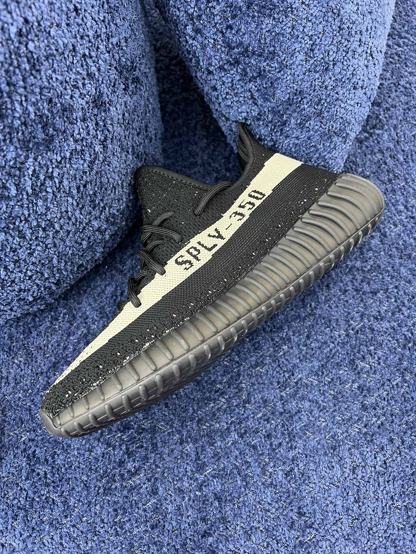 2024 AAA REplica personalizar
 Adidas Yeezy Boost 350 V2 Réplica
 Zapatos Yeezy Negro