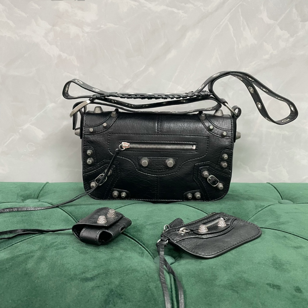 Balenciaga Le Cagole Messenger-Taschen Schwarz Nieten Schaffell Vintage