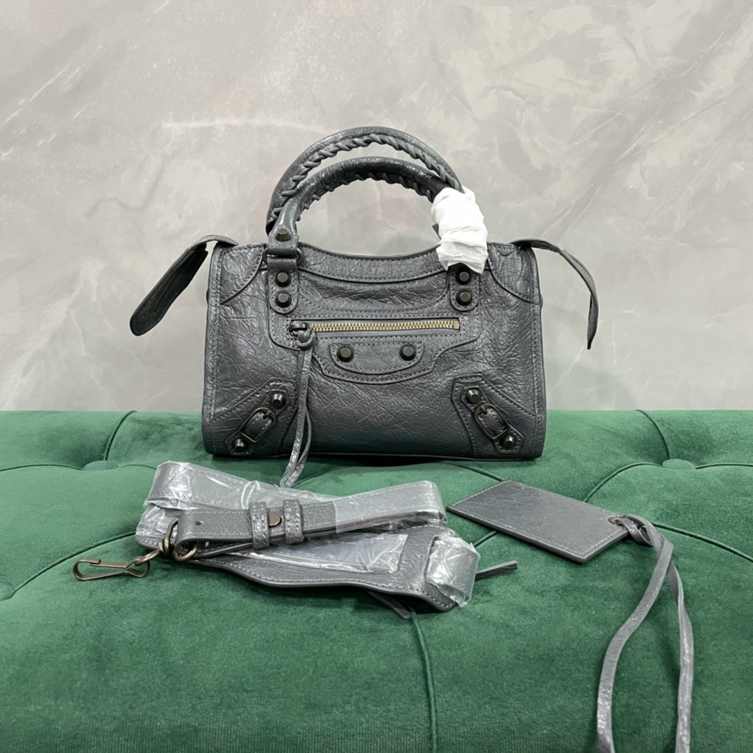 Balenciaga Taschen Handtaschen Umhängetaschen  & Schultertaschen Grau Schaffell Fashion Mini