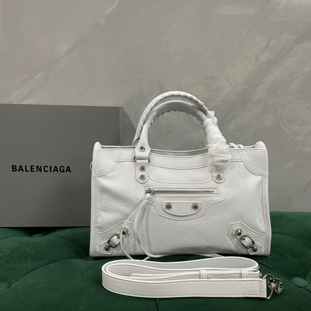 Balenciaga Taschen Handtaschen Umhängetaschen  & Schultertaschen Weiß Schaffell Fashion Motorrad