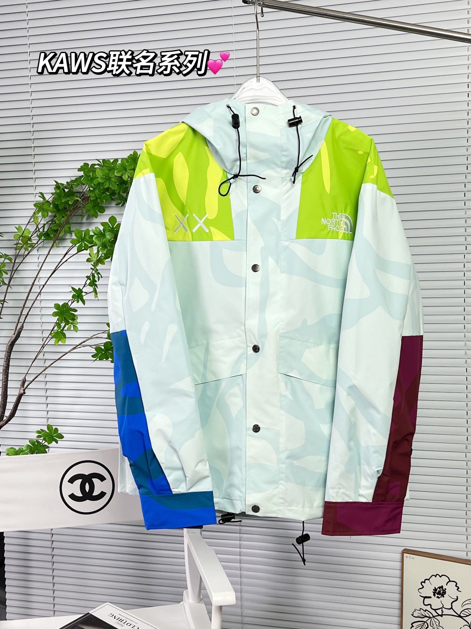 特价💰89 不退换 北面THE NORTH FACE x KAWS 字母Logo绣花连帽长袖冲锋衣 码数s-xl 全码