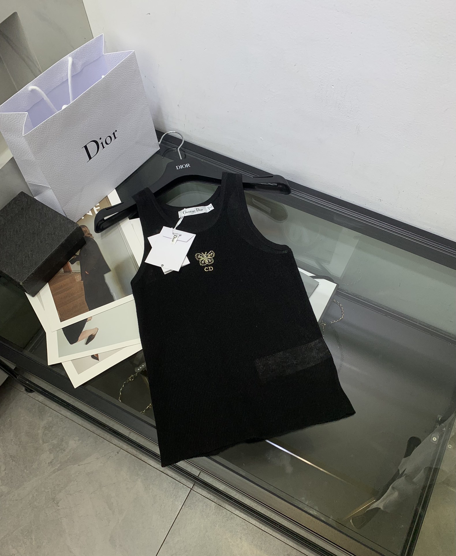 ¿Es ilegal comprar?
 Dior calidad de los espejo
 Ropa Camiseta de tirantes Negro Oro Blanco Bordado Algodón seda hielo Colección primavera – verano