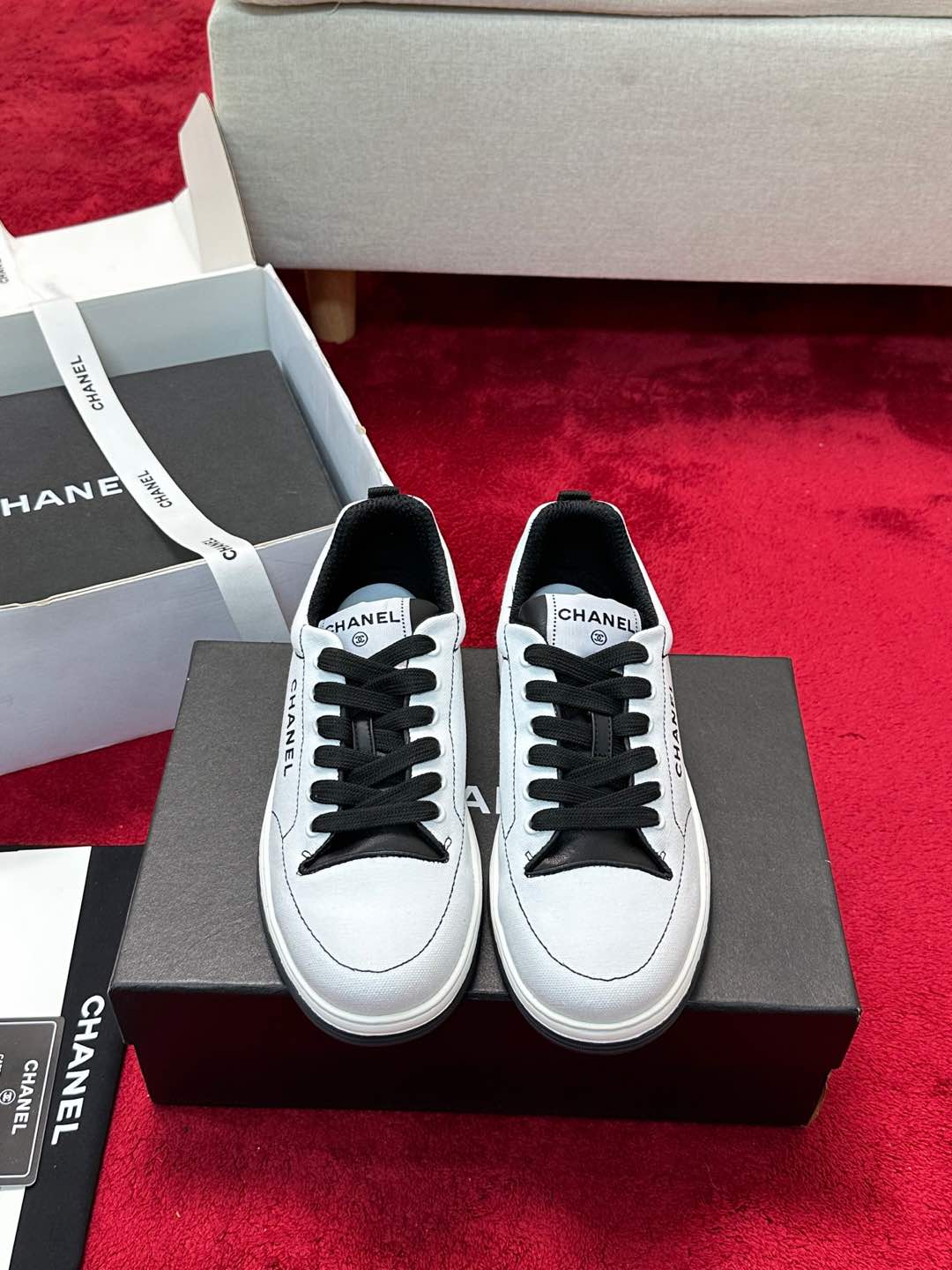 NO:231410,size: 35-40 (41 custom made without return or exchange) CHANEL 24P New early spring king-explosive Forrest Gump shoes German training shoes Sports shoes Baseball shoes Some things seem simple, super amazing on the feet, comfortable so much that they are completely reluctant to take them off, and are very light, easy to relax and 20,000 steps, no problem with ease, curved design of toe, looks particularly delicate, ox-reverse velvet splicing space cloth, breathable and not stuffy, classic color matching, easy to grasp daily outfit, exclusive mold opening, original development, one to one zero difference restoration, casual shoes/sports shoes, chanel, sneakers19860909size: 35-40 (41订做不退不换) CHANEL 24P 早春新款王炸爆款阿甘鞋 德训鞋 运动鞋 棒球鞋 有些东西看似简单 上脚超级惊艳 舒适到完全舍不得脱下 并且特别轻便 轻松两万步完全不在话下 鞋头曲线型设计 显得脚型特别秀气 牛反绒拼接太空布 透气又不闷脚 经典色系的搭配 日常穿搭轻松拿捏 独家开模 原版开发 一比一零差距还原,休闲鞋/运动鞋,chanel,sneakers,Women's Shoes