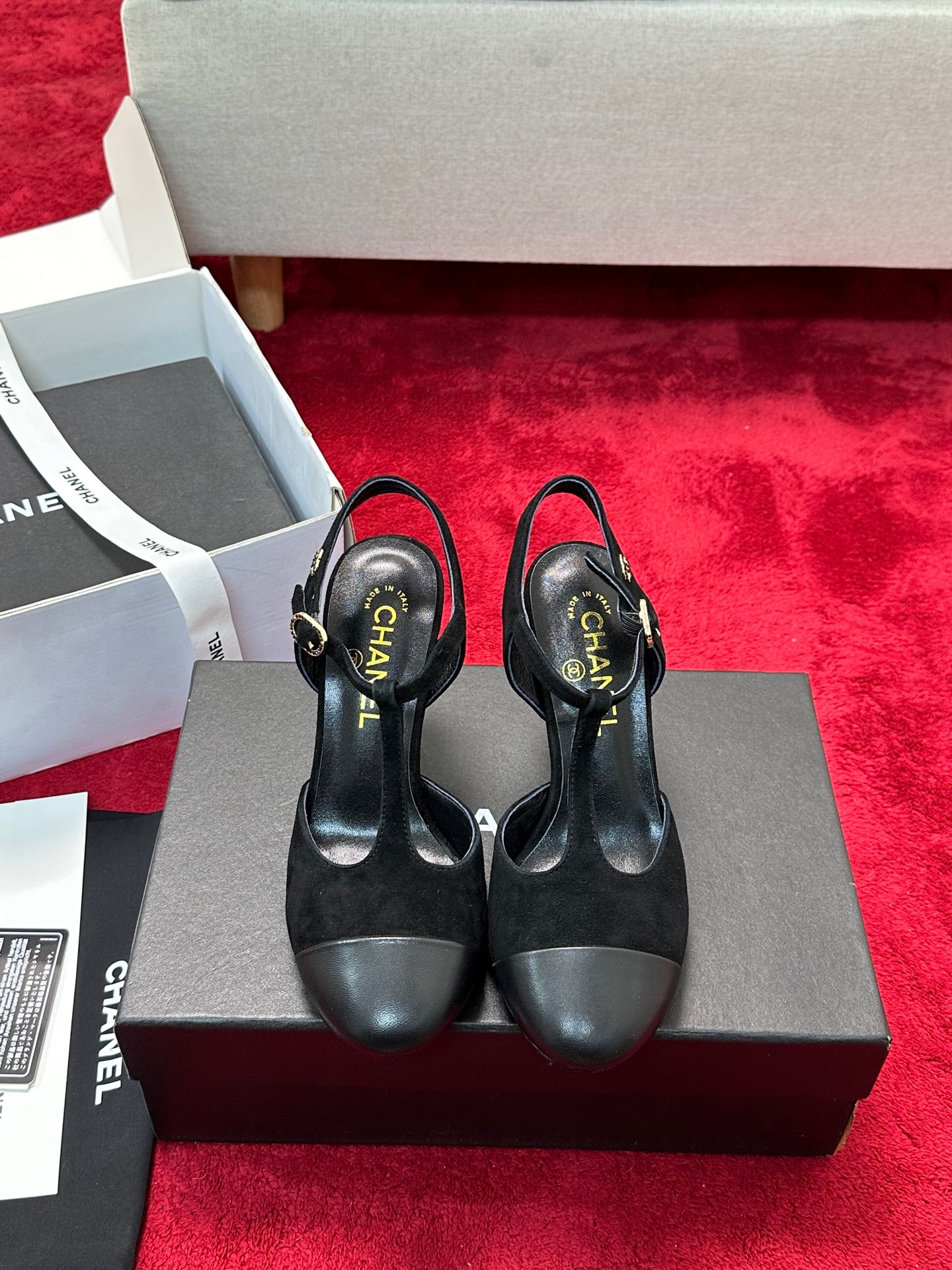 NO:164457,CHANE*｜Xiaoxiang 25C early spring new product French style is so beautiful!  This is what the elegant and romantic fairy should be! The minimalist color scheme is deeply rooted in people's hearts~ It fits well with skirts or casual clothes! The fabric is made of original custom sheepskin, the inner foot pads are all silk sheepskin imported from Italy, heel height 8.5 size35-39 (customized by 40/41), sandals, chanel, sandals, skirts, cowhide, sheepskin19860909CHANE*｜小香25C早春新品 法式风情 真是美到心尖尖上啦！ 优雅又浪漫的仙女应该就是这样吧! 极简的配色深入人心~ 无论搭配裙装还是休闲着装都很契合哈! 面料采用原版定制羊皮 内里垫脚均为丝绸羊皮 意大利进口牛皮大底 跟高8.5 size35-39（40/41定制）,凉鞋,chanel,sandals,skirts,cowhide,sheepskin,Women's Shoes