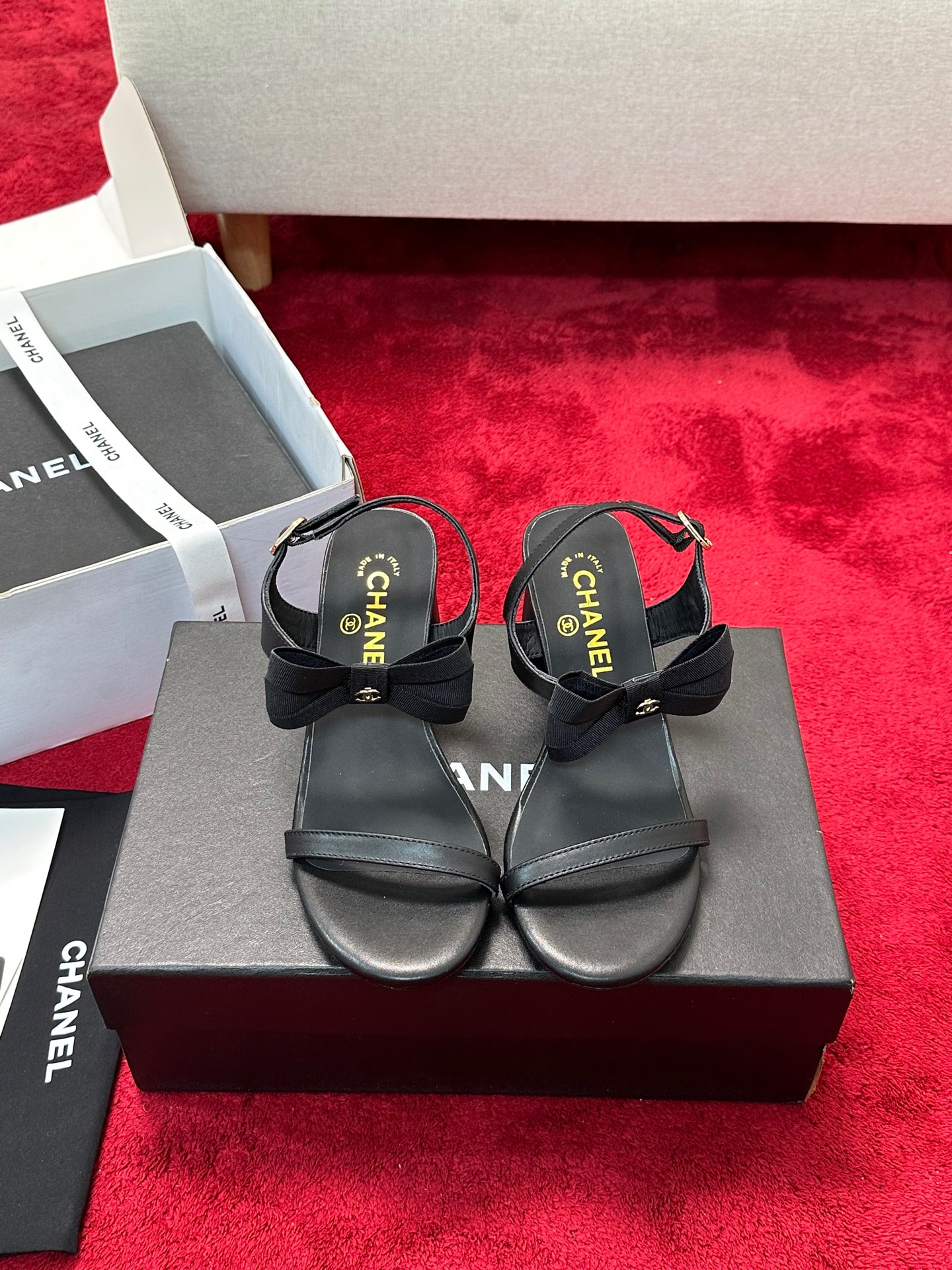 NO:164444,CHANE*｜Xiaoxiang 25C early spring new bows, thick heel sandals I really strongly recommend this series. The bow design is exquisite and elegant. Xiangjia design concept always surprises me unexpectedly!  The upper is customized original imported lambskin, the inner foot pad is mixed-bred sheepskin, imported from Italy, genuine leather soles, Size35-39 (customized by 40/41), sandals, chanel, chanel, sandals, sheepskin, Leather soles19860909CHANE*｜小香25C早春新品蝴蝶结 粗跟凉鞋 真的强烈推荐这一系列真的太美了 蝴蝶结设计上脚精致优雅 香家设计理念 总让我出乎意料的惊讶！ 鞋面是定制原版进口小羊皮 内里垫脚是混种羊皮 意大利进口真皮大底 Size35-39（40/41定制）,凉鞋,chanel,chanel,sandals,sheepskin,Leather soles,Women's Shoes