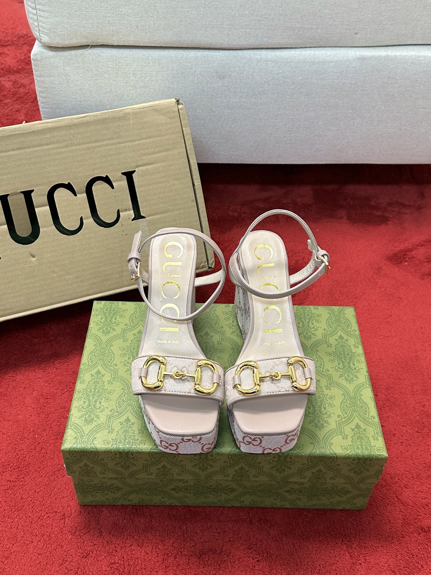 NO:234984,Gucc* 24S spring and summer new double G diamond buckles, Hentian Gao waterproof platform high heels. G home reflects the sense of high quality. It always makes people feel capitalized. It looks quite simple. It looks very high-end on the feet. It is very sexy. It allows you to easily match it. It shows all kinds of styles. The upper is made of original custom fabric. The inner is imported sheepskin. The water table is imported from Italy. The heel height is 3.5cm. Size35-39 (customized by 40/41/42), sandals, gucci, gucci, sandals, high heels, sheepskin.19860909Gucc* 24S春夏新品双G钻扣 恨天高防水台高跟鞋 G家在体现高级感这块 总让人大写的服气 看起来蛮简单的款式 但上脚就莫名很高阶 非常性感 让你轻松搭配尽显各种风格 鞋面采用原版定制布料 内里采用进口羊皮 意大利进口真皮底 水台3.5cm 跟高11.5cm Size35-39（40/41/42定制）,凉鞋,gucci,gucci,sandals,high heels,sheepskin,Women's Shoes
