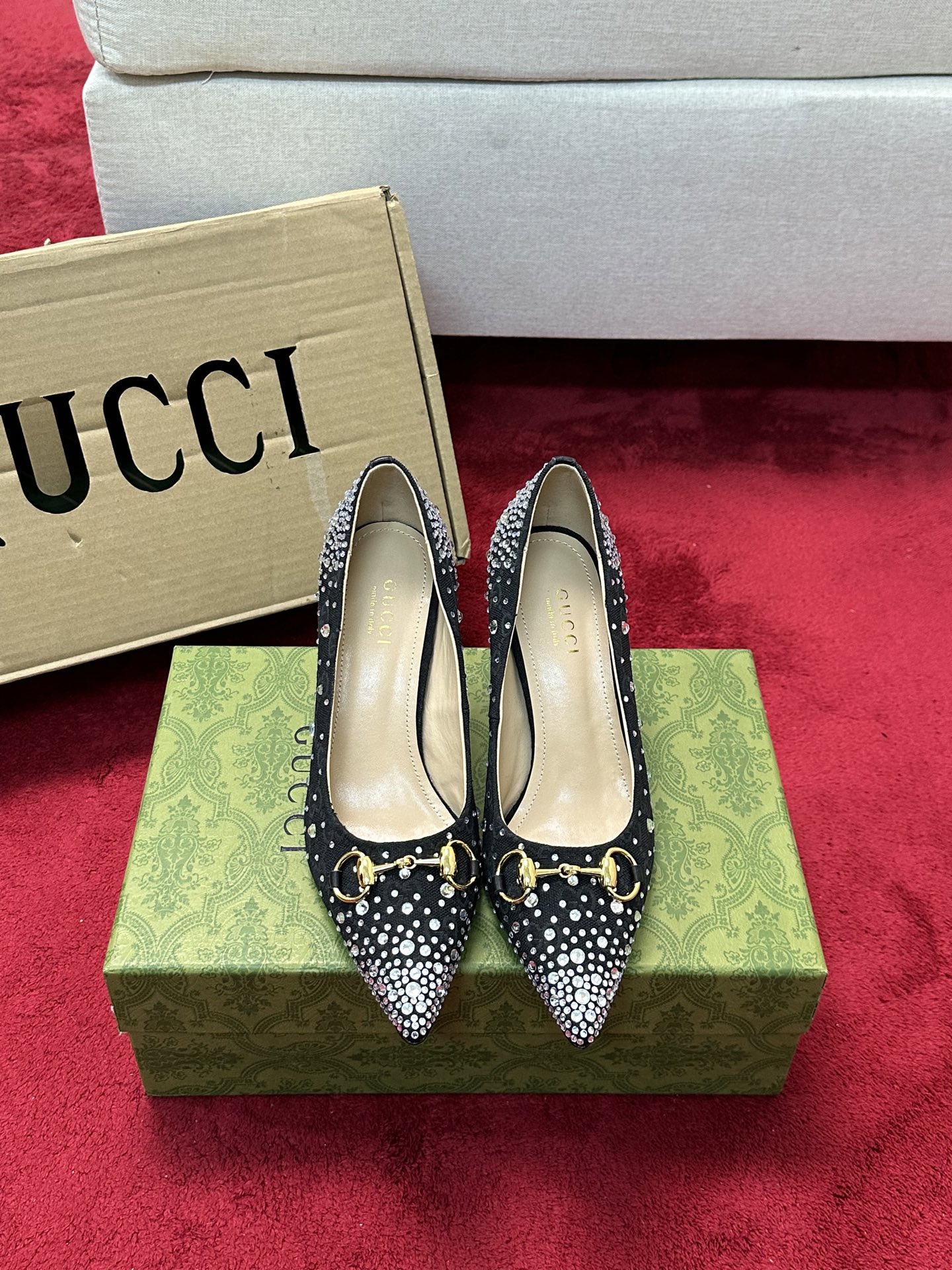 NO:234328,Sandals single shoes 270 Gucc* classic horse-biting pointed toe high-heeled sandals This model was sold last year. It is a hot model for our family. It has been popular. This year, it has also released a new color scheme with a high recognition and texture. It is undesirable. The fabric is made of original custom materials. The inner foot pads are all sheepskin. Italian imported cowhide outsole. Size 35-39 (customized by 40/41/42), high heels, gucci, sandals, high heels, cowhide, sheepskin19860909凉鞋单鞋270 Gucc*经典马衔扣尖头后空高跟凉鞋 这款去年就有在出售 是我们家爆款 热度一直不减 今年还出了新配色 辨识度超高复古又有质感 说不来的高级 面料采用原版定制材质 内里垫脚均为羊皮 意大利进口牛皮大底 码数35-39（40/41/42定制）,高跟鞋,gucci,sandals,high heels,cowhide,sheepskin,Women's Shoes