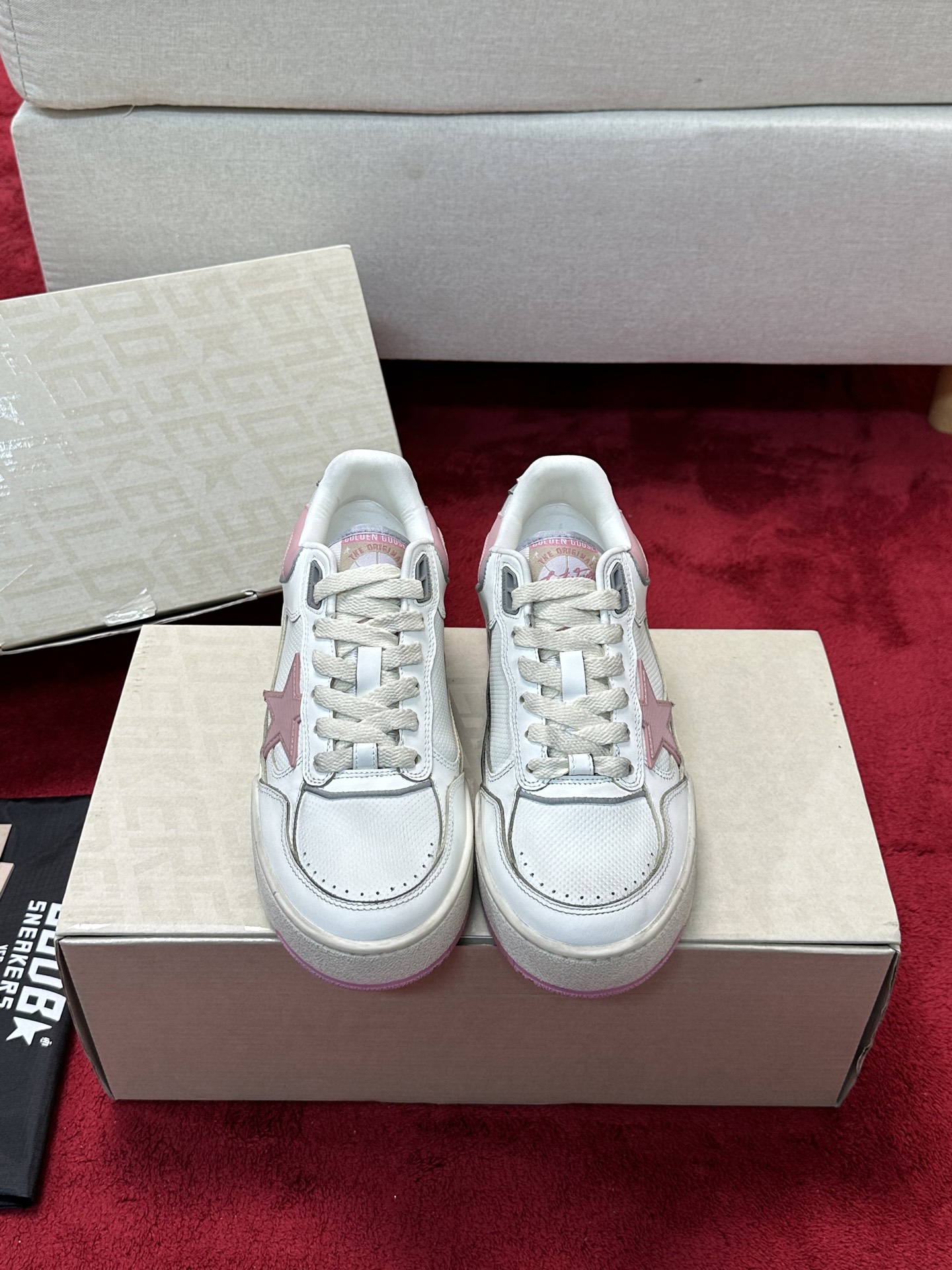 NO:233803,# # /Spring new thick-soled star shoes, small dirty shoes, casual skateboard shoes. The new style is more popular than the previous small dirty shoes, breaking the traditional aesthetic, and the thick-soled design is very friendly to small people!  Imported cowhide upper, terry cloth   breathable mesh, Tpu outsole   high foamed edge imported from Italy!  Exclusive mold latex pad 3.5cm internal height-enhancing insole, which is particularly well hidden. Most people will not find that we have internal height-enhancing. The insole is separate and can be taken out!  The shoes are hand polished and colored, and the aging effect is super retro!  Latest color matching!  Fitted with a full set of dust-proof bags!  Material introduction: Original custom-made top layer cowhide inner terry cloth   breathable mesh, original large sole open mold TPU, bottom thickness 5cm Size35-40 (34 no return), casual shoes/sports shoes, sneakers, cowhide19860909# # /春季新款厚底星星板鞋小脏鞋休闲滑板鞋 新款火红程度比之前的小脏鞋还要火,打破传统审美,厚底的设计更是对小个子非常友好！ 进口牛皮鞋面,毛巾布 透气网里,Tpu大底 意大利进口高发泡沿条！独家开模乳胶垫 3.5cm内增高鞋垫,内增高藏的特别好,一般人不会发现我们有内增高,鞋垫是单独的,可以取出！鞋子手工打磨上色,做旧效果超级复古！最新配色！配全套包装防尘袋！ 材质介绍 鞋面原版定制头层牛皮 内里毛巾布 透气网里 大底原版开模TPU 底厚5cm Size35-40(34不退换),休闲鞋/运动鞋,sneakers,cowhide,Women's Shoes