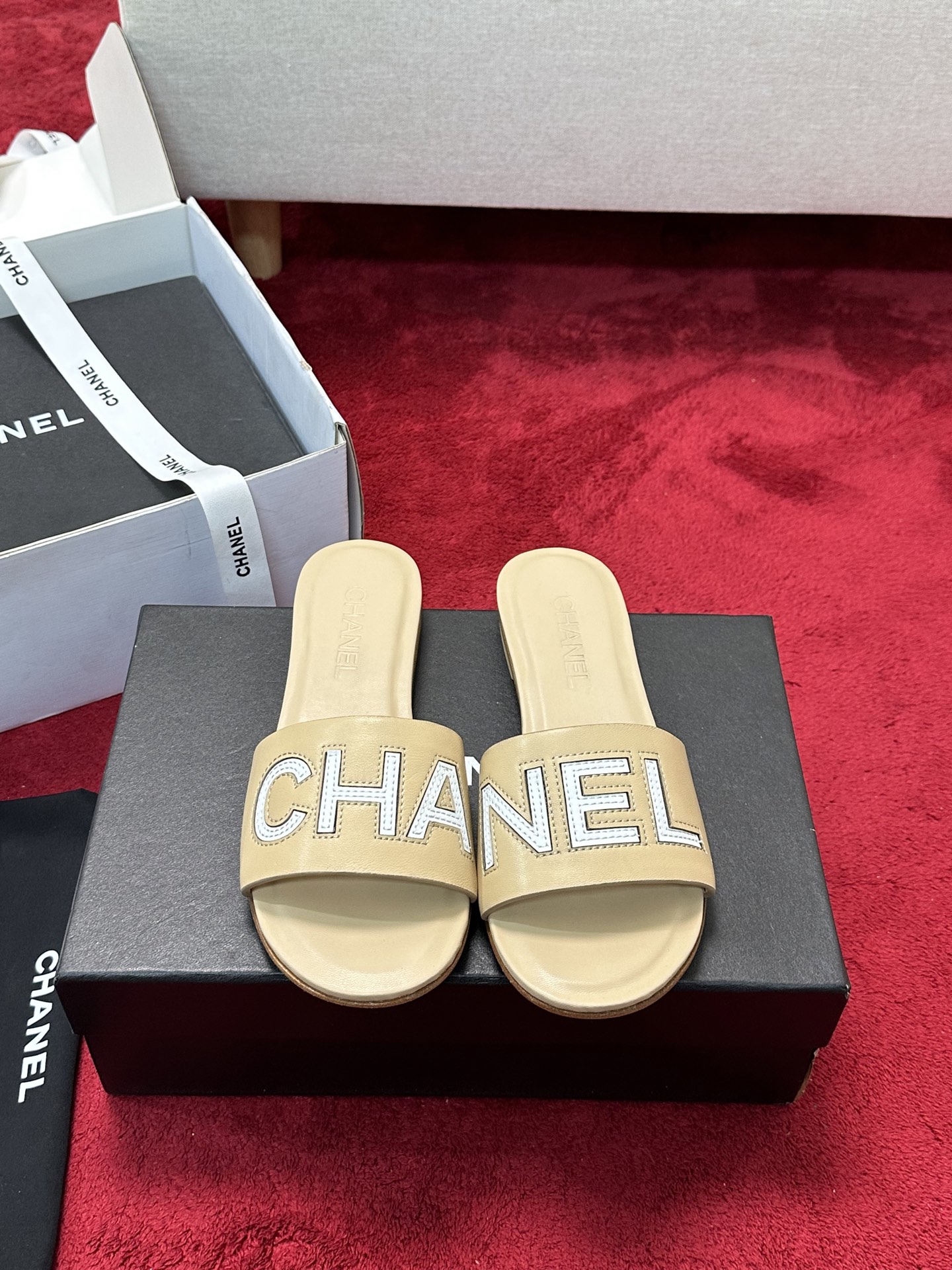 NO:167323,CHANE*｜Xiaoxiang 24P new product Knitted double C flat slippers A series of sandals that must be purchased in summer The upper is made of original custom material The inner foot pad is silk sheepskin Imported cowhide outsole Size 35-39 (customized by 40/41), slippers, chanel, slippers, cowhide, sheepskin19860909CHANE*｜小香24P新品 针织双C平底拖鞋 夏天一定要入的凉拖系列 鞋面采用原版定制材质 内里垫脚是丝绸羊皮 意大利进口牛皮大底 码数35-39（40/41定制）,拖鞋,chanel,slippers,cowhide,sheepskin,Women's Shoes