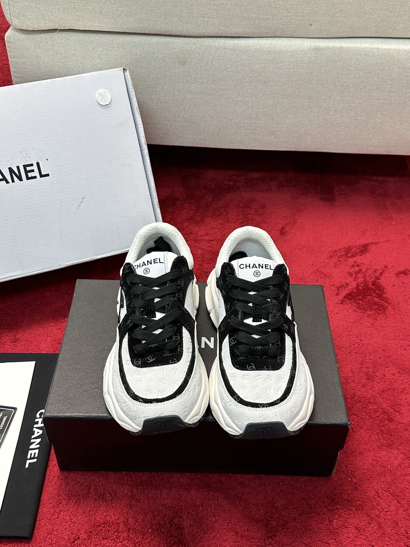 NO:165499,Chanel Chanel Daddy Shoes - 2025 counter top casual sports shoes This classic design; the upper has a variety of craftsmanship and electric embroidery styles; the sole is fashionable and sporty; it is an extraordinary and has a variety of color matching elements... The diversified mix and match is very beautiful and versatile, casual, fashionable, sports, and outdoors can be taken into account... Go material The upper is made of original imported silk cowhide   original tarp   original top cowhide The inner part is made of original sheepli   net Outsole based on original TPU combination sole The counter is made of high-quality packaging for women 35–41 40 41 custom-made, daddy shoes, chanel, chanel, sneakers, cowhide19860909Chanel香奈儿老爹鞋-2025专柜顶级休闲款运动鞋 这款经典设计；鞋面多种工艺电绣的风格；大底却时尚运动；不平凡的拥入了多种配色元素…… 多元化混搭非常好看百搭,休闲,时尚,运动,户外都能兼顾…… Go 材料 鞋面采用 原版进口头层丝绸牛皮 原版防水布 原版头层牛皮 内里采用 原版羊里 网 大底根据 原版TPU组合大底 专柜精品包装全套女35–41 40 41定做,老爹鞋,chanel,chanel,sneakers,cowhide,Women's Shoes