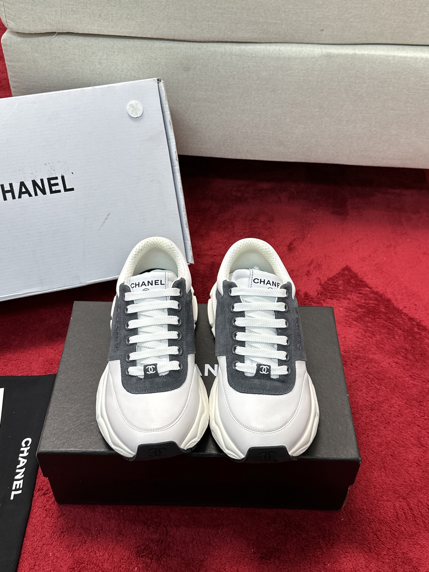 NO:165503,Chanel Chanel dad shoes, men and women couples style - 2025 counter top casual sneakers This classic design; the upper has a variety of craftsmanship and electric embroidery styles; the sole is fashionable and sporty; it is an extraordinary variety of color matching elements... The diversified mix and match is very beautiful and versatile, casual, fashionable, sports, and outdoors can be taken into consideration... Go material The upper uses original imported top layer silk cowhide   original tarp   original top layer cowhide The inner uses original sheepli   net Outsole based on original TPU combination sole The counter is boutique packaging for women 35–41 40. 41 customized, dad shoes, chanel, chanel, sneakers, cowhide19860909Chanel香奈儿老爹鞋,男女情侣款——2025专柜顶级休闲款运动鞋 这款经典设计；鞋面多种工艺电绣的风格；大底却时尚运动；不平凡的拥入了多种配色元素…… 多元化混搭非常好看百搭,休闲,时尚,运动,户外都能兼顾…… Go 材料 鞋面采用 原版进口头层丝绸牛皮 原版防水布 原版头层牛皮 内里采用 原版羊里 网 大底根据 原版TPU组合大底 专柜精品包装全套女35–41 40. 41定做,老爹鞋,chanel,chanel,sneakers,cowhide,Women's Shoes