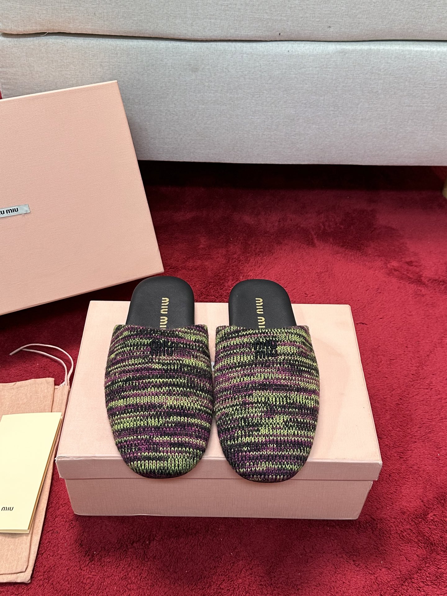 NO:234311,MIUMIU2025 Spring and Summer Series Mules Slippers Bag-toe Lambskin Semi-Train Zp Development Original Disassembly Slippers Slippers Slippers Slippers Slippers Slippers Slippers Slippers Original Rubber Sole Size 35-39 (40 Customized No Return or Exchange), Semi-Trained, Miumiu, Slippers, Sheepskin19860909MIUMIU2025春夏系列穆勒鞋拖鞋包头小羊皮半拖Zp开发 原版拆卸 对版拖鞋秒杀市面版本 Miu真的太少女啦 超级柔软舒服的脚感 材料原版磨砂皮 小羊皮 原版橡胶底 码数35-39（40定做不退不换）,半拖,miumiu,slippers,sheepskin,Women's Shoes