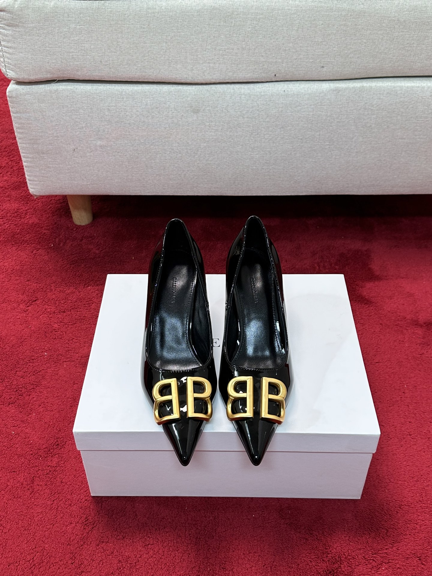 NO:234307,Sandals Single Shoes BALENCIA new high heels Super temperament and a sure-have-owned style/It's especially amazing to wear on your feet, and you won't regret it when you close your eyes. Imported beef patent leather upper sheepskin lining leather outsole Size: 35–39 40 Customized, high heels, balenciaga, sandals, high heels, sheepskin, Leather soles19860909凉鞋 单鞋 BALENCIA新款高跟鞋 超有气质妥妥的自留款/上脚尤为惊艳,闭眼入都是不会后悔· 进口牛漆皮鞋面 羊皮内里 真皮大底  尺码:35–39 40定制,高跟鞋,balenciaga,sandals,high heels,sheepskin,Leather soles,Women's Shoes