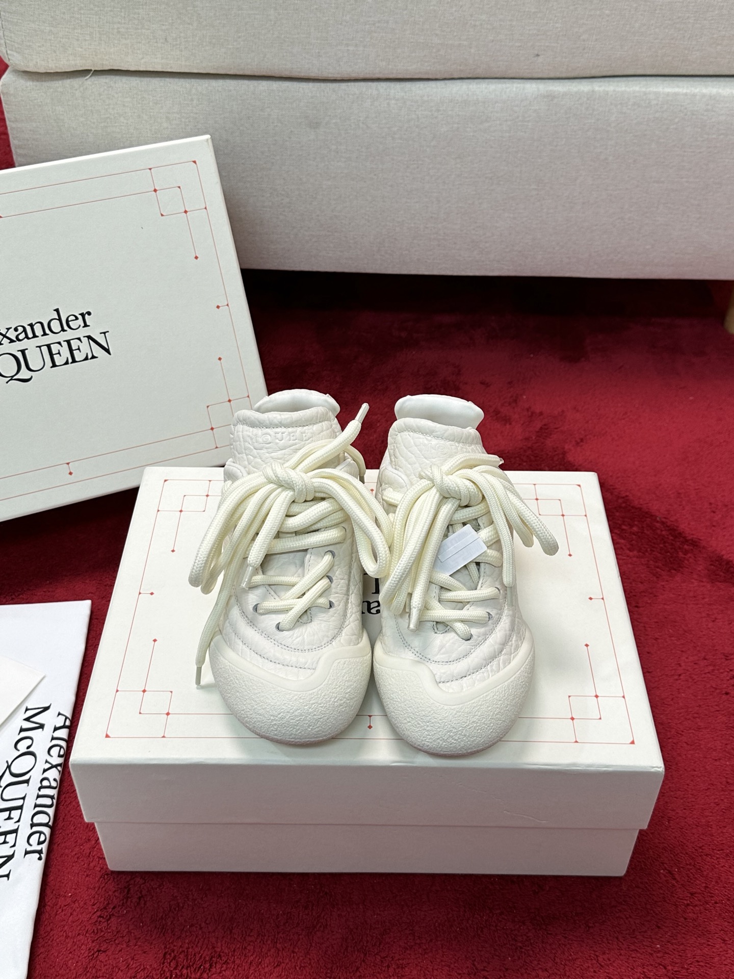 NO:234292,Men's 10 counters are newly launched, top high-end version of Alexander McQueen·Alexander McQueen, new style wide sports and casual shoes new colors!  The color combination is really unique and beautiful, love at first glance!  Top version!  Spring, summer, autumn and winter will never go out of date year after year, super versatile and universal model, and it has been in a hot state. Upper cowhide woven matte leather inner cowhide footbed   imported sheepskin large sole original open mold anti-slip TPU Sole thickness: 2CM women's model 34-41 (34.40.41 custom upgraded counter synchronization, latest original packaging official website synchronization, casual shoes/sports shoes, alexander mcqueen, sneakers, cowhide, sheepskin19860909男10 专柜最新上新 顶级高端版本Alexander McQueen·亚历山大麦昆 新款 阔型运动休闲鞋新色！ 拼色真的是太有特色太好看了,一眼爱！顶级版本！ 春夏秋冬一年又一年都不会过时,超级百搭万能款,一直处于爆火状态. 鞋面牛皮丝光磨砂皮 内里牛皮垫脚 进口羊皮 大底鞋底Sole原版开模防滑TPU 底厚:2CM 女款34-41（34.40.41定做 升级专柜同步,最新原版包装官网同步,休闲鞋/运动鞋,alexander mcqueen,sneakers,cowhide,sheepskin,Women's Shoes