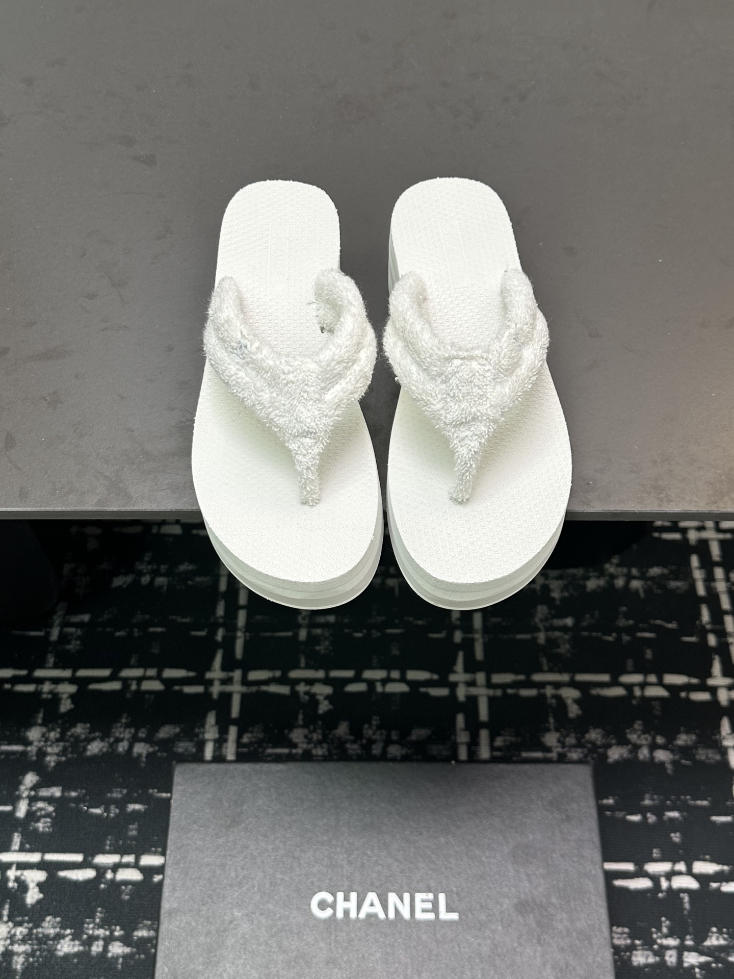 NO:230396,Chane* Coco Xiaoxiang Double C Early Spring Flip Flops Sandals 35-40, Split Toe Shoes, Chanel, Sandals, Slippers19860909Chane* Coco小香双C早春夹趾人字拖鞋凉鞋 35－40,分趾鞋,chanel,sandals,slippers,Women's Shoes