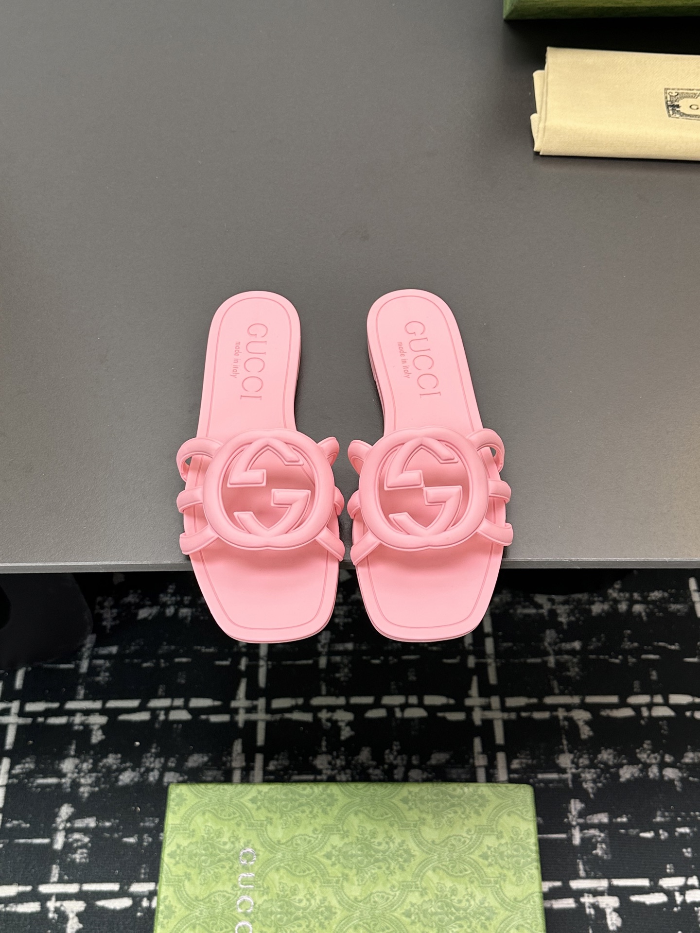 NO:262307,sG hit 2025 beach jelly shoes original mold opening classic double G upper upper original mold opening rubber injection molding integrated molding outsole double layer combination sole size 35-41 Packaging original packaging size: 35-41 G hit beach jelly shoes original mold opening classic double G upper upper original mold opening rubber injection molding integrated molding outsole double layer combination sole size 35-41 40 41 Custom made, slippers, slippers19860909sG爆款2025沙滩果冻鞋 原版开模经典双G鞋面 鞋面原版开模橡胶注塑一体成型 大底双层组合大底 尺码35-41 包装原版包装size:35-41 G爆款沙滩果冻鞋 原版开模经典双G鞋面 鞋面原版开模橡胶注塑一体成型 大底双层组合大底 尺码35-41 40 41 定做,拖鞋,slippers,Women's Shoes