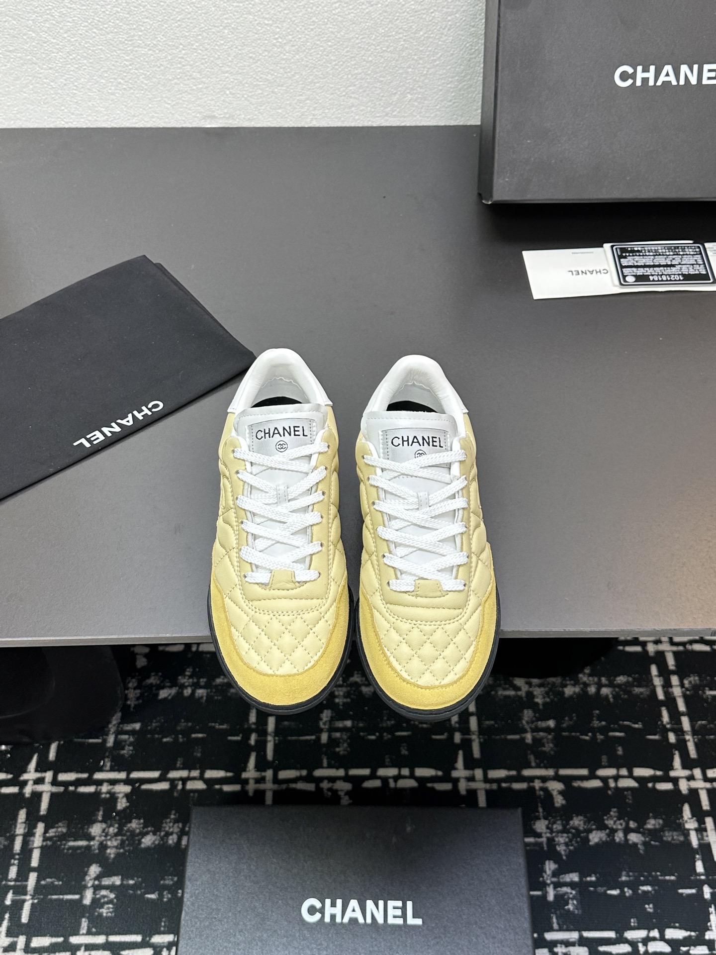 NO:226629,Chanel 24A Xiaoxiang’s latest diamond baseball shoes and sneakers!  The upper is original lambskin diamond car line craftsmanship, expensive baseball shoes, the foot feel is very light and comfortable, and all materials are customized according to the original version!  Size: 35-39 (ordered by 40/41), casual shoes/sports shoes, chanel, sneakers, sheepskin19860909Chanel 24A小香最新菱格棒球鞋运动鞋！ 鞋面原版小羊皮菱格车线工艺,贵气十足的棒球鞋,脚感非常轻盈舒适,所有材料均按照原版定制！ Size:35-39（40/41订）,休闲鞋/运动鞋,chanel,sneakers,sheepskin,Women's Shoes