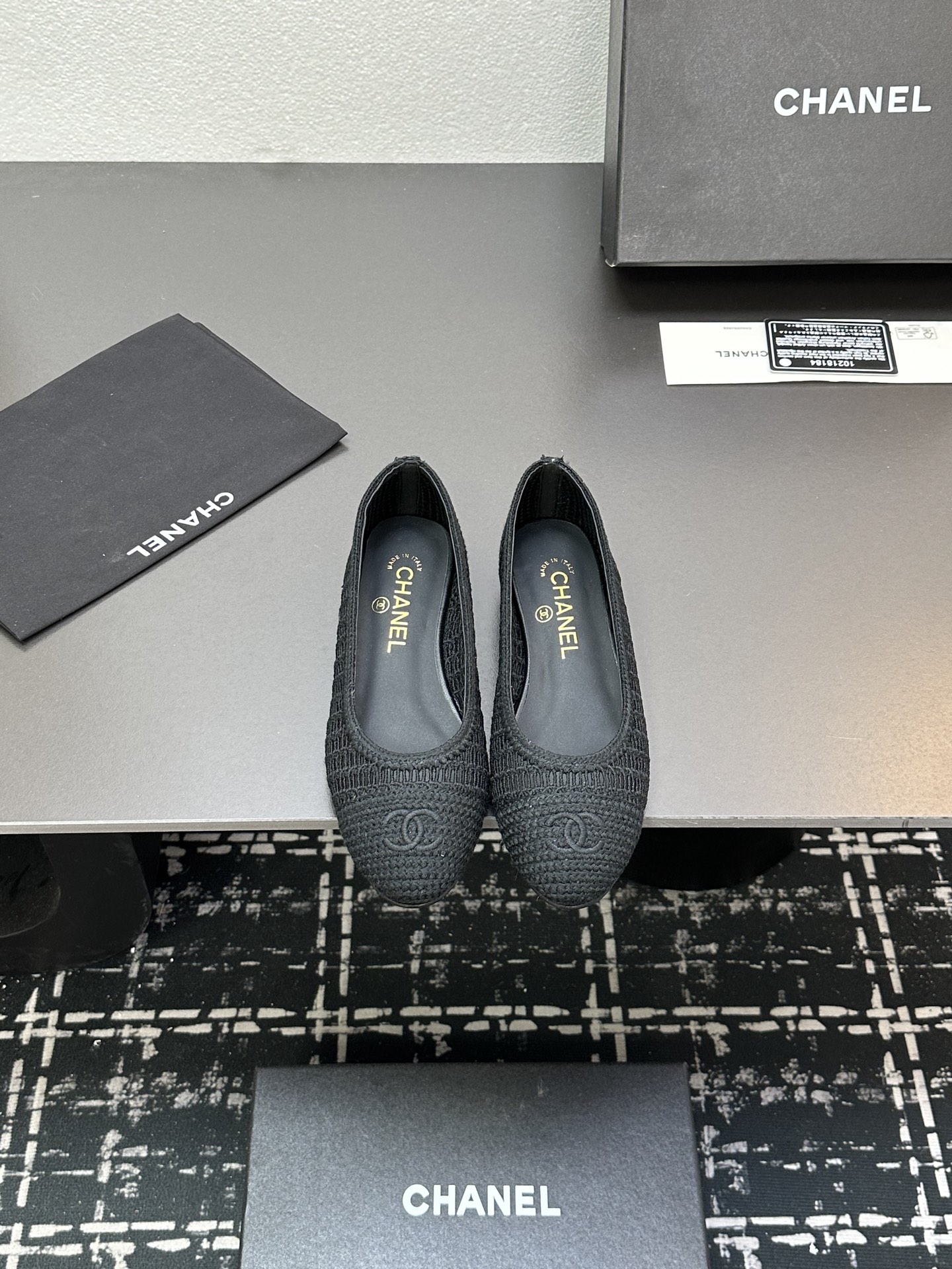 NO:241258,Chanel 25S new color ballet shoes original 1:1 replica classics. It is perfect for pairing with pants and skirts. The small round head design is very good to modify the foot shape, a must-have for little fairies!  Imported braided material of upper, soft sheepskin inside, heel height 1cmcm, size 35-41 (40 41 custom made without return), ballet shoes, chanel, skirts, sheepskin19860909Chanel 25S新色芭蕾舞鞋 原版1:1复刻 经典中的经典 无论搭配裤装还是裙装都是完美 小圆头的设计很好的修饰脚型 ,小仙女们必备！ 鞋面进口编织材料 内里柔软羊皮 跟高1cmcm 码数 35-41（40 41定制不退换),芭蕾舞鞋,chanel,skirts,sheepskin,Women's Shoes