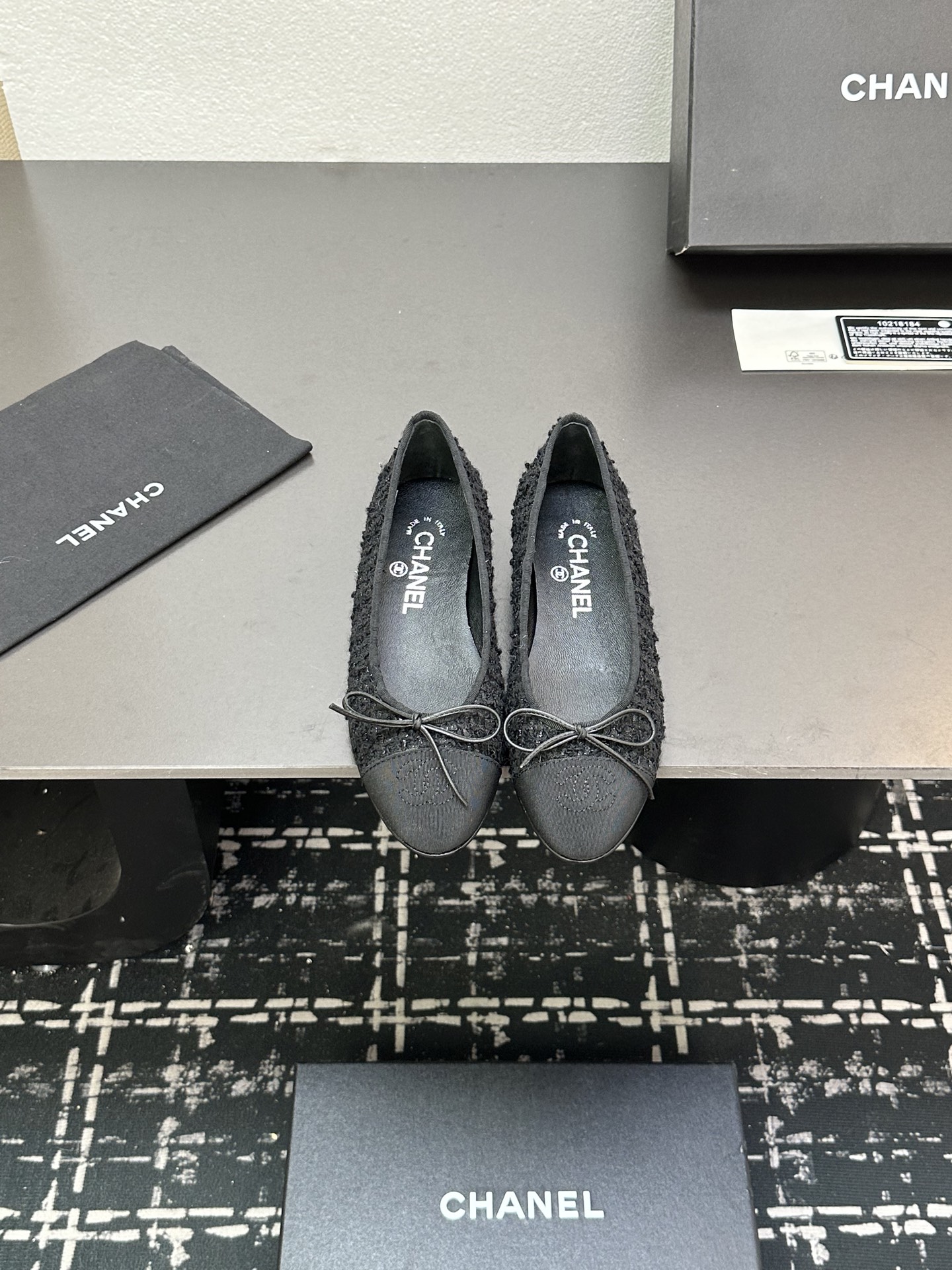 NO:264947,25Fw early spring latest color chanel small fragrance bow ballet flat shoes. Trust me. This is a pair of ballet shoes that can take you to a good place. Upper sheepskin inner sheepskin inner sole Italian leather outsole size 34-41 positive size (34.40.41.42 custom-made non-return and exchange), single shoes, chanel, sheepskin, Leather soles1986090925Fw早春最新配色chanel小香蝴蝶结芭蕾舞平底单鞋 相信我 这是一双能带你去到好地方的芭蕾舞鞋 鞋面羊皮 内里羊皮内里 鞋底意大利真皮大底 码数34-41正码（34.40.41.42定制不退换）,单鞋,chanel,sheepskin,Leather soles,Women's Shoes