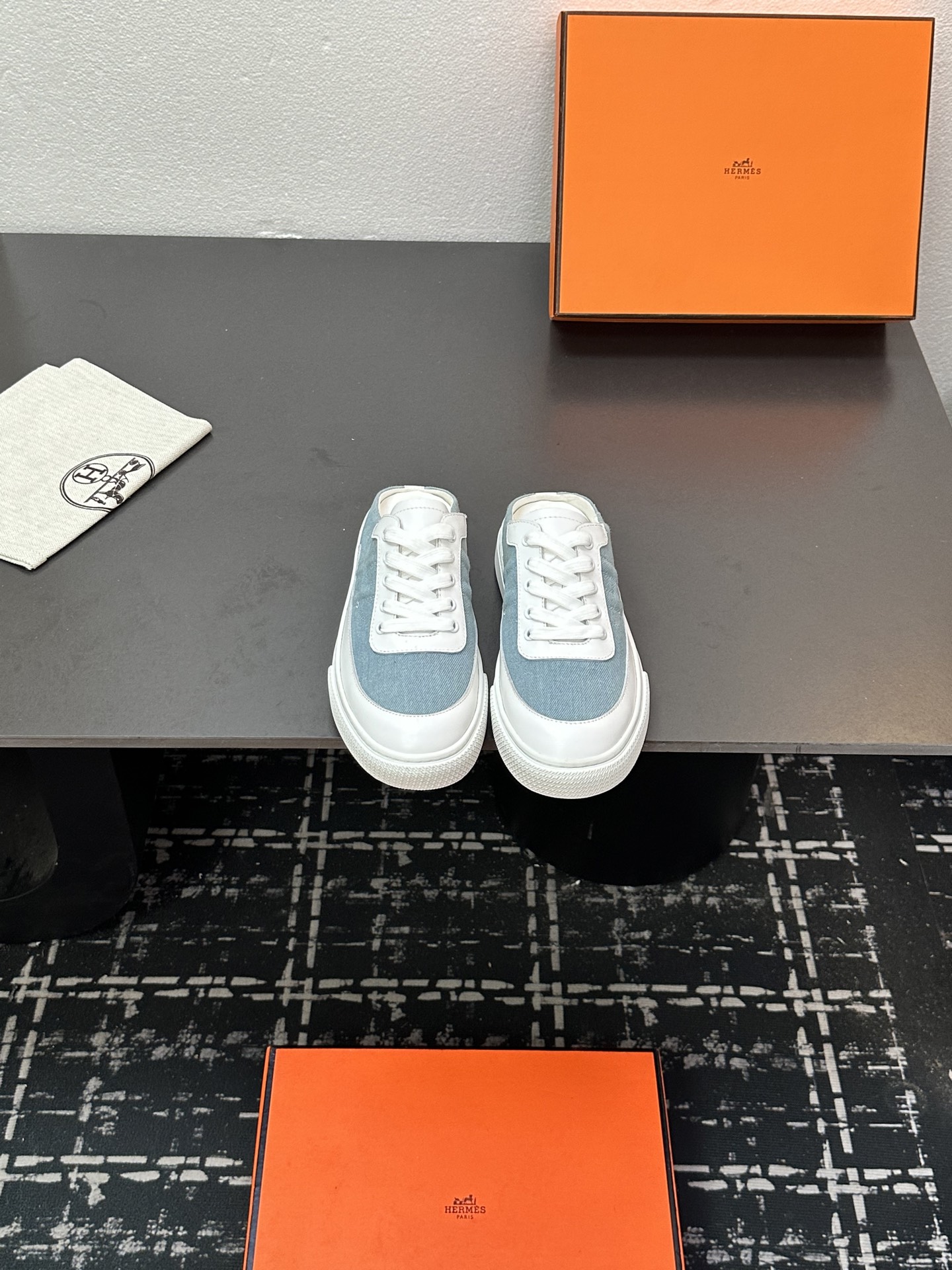 NO:447204,Hermes top version # Hermes deep series couples white shoes casual skateboard shoes Fashion graphic design Create a retro style Upper cowhide material inner sheepskin outsole tpu outsole size 35-45, semi-drag, hermes, hermes, cowhide, sheepskin19860909Hermes 顶级版本# 爱马仕deep系列情侣款小白鞋休闲滑板鞋 时尚的图形设计 打造复古风格 鞋面牛皮材质 内里羊皮里 大底tpu大底 码数35-45,半拖,hermes,hermes,cowhide,sheepskin,Women's Shoes