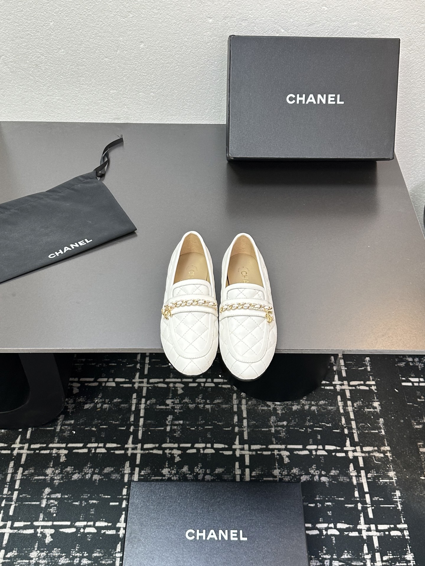 NO:489296,Purchase grade Xiaoxiang 25/A latest official website loafers counter quality All materials are customized according to the original version!  Buy genuine products to develop Fabric: Original custom cowhide, inner sheepskin, foot pads, original custom sole imported from Italy, genuine leather sole Size: 34-41 (34.40.41 customization without return or exchange), loafers, loafers, cowhide, sheepskin, Leather soles19860909代购级  小香25/A 官网最新款 乐福鞋 专柜品质 所有材质都根据原版定制！购入正品开发 面料: 原版定制牛皮 内里羊皮 垫脚原版定制 鞋底意大利进口真皮大底 Size: 34-41（34.40.41定制不退换）,乐福鞋,loafers,cowhide,sheepskin,Leather soles,Women's Shoes