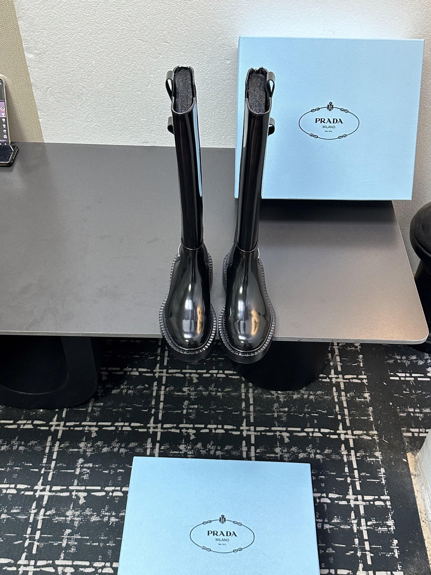 NO:489070,PRADA | Prada autumn and winter new triangular heel rear zipper long boots high boots. The fabric is imported cowhide or open beads, high-end fixed-dye sheepskin inner lining, combined sole. Heel height 3cm. The cylinder height 35cm. The highest circumference is 35cm. Size35-41 (40 41 custom-made non-return and exchange), boots, prada, prada, boots, cowhide, sheepskin19860909PRADA｜普拉达秋冬新品三角标粗跟后拉链长靴高靴 面料采用进口牛皮或开边珠、高级定染羊皮内里、组合鞋底 跟高3cm 筒高35厘米,最高处围度35厘米 Size35-41（40 41定制不退换）,靴子,prada,prada,boots,cowhide,sheepskin,Women's Shoes