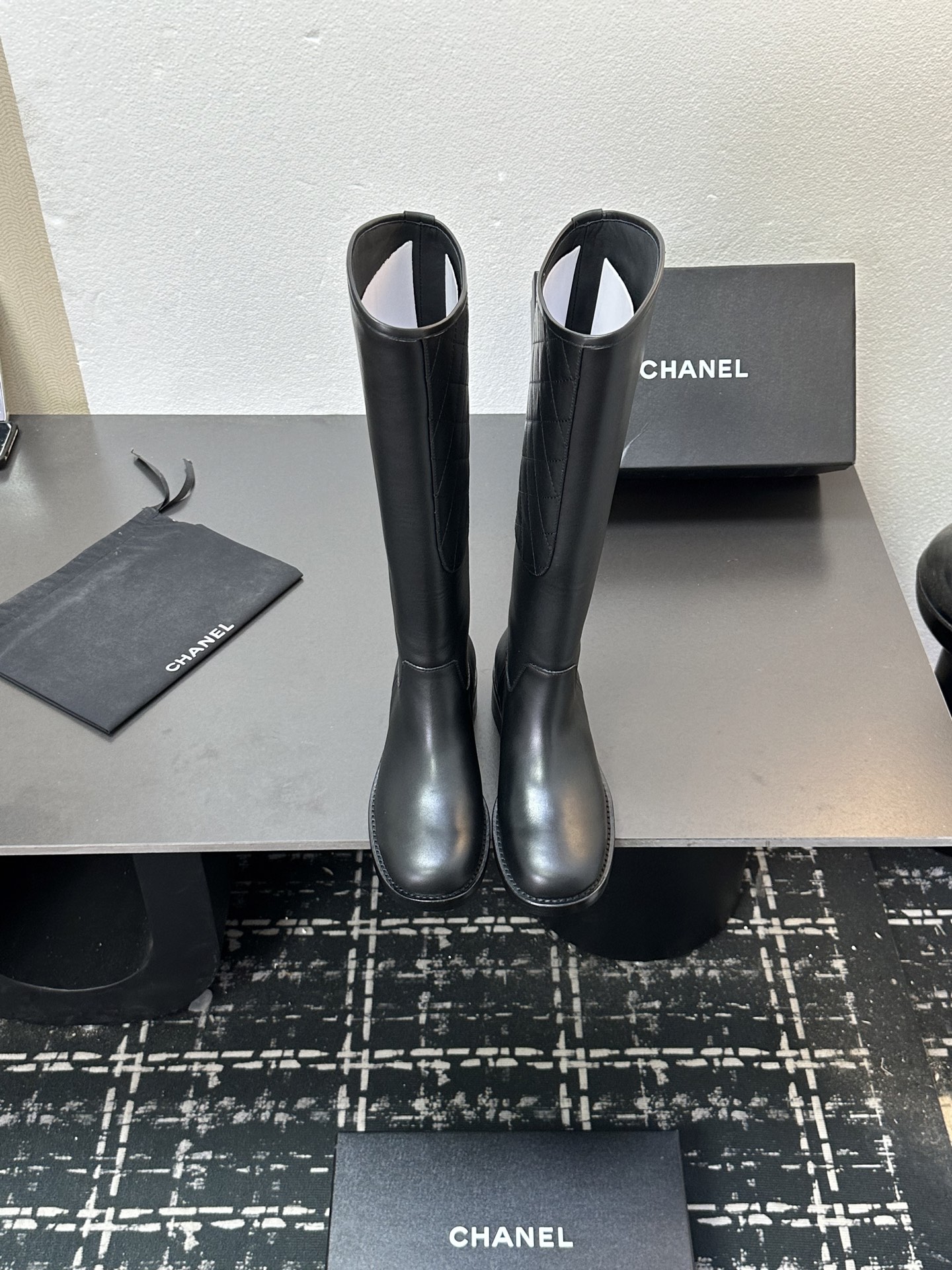 NO:629062,Chanel 25B giant classic knight boots, high quality and high workmanship!  The upper is made of cow leather, and the original leather outsole!  Size:35-39 other sizes customized, boots, chanel, boots, cowhide, Leather soles19860909Chanel 25B巨经典骑士靴 高品质高做工！ 鞋面内里牛皮,原版真皮大底！ Size:35-39 其他码数定做,靴子,chanel,boots,cowhide,Leather soles,Women's Shoes