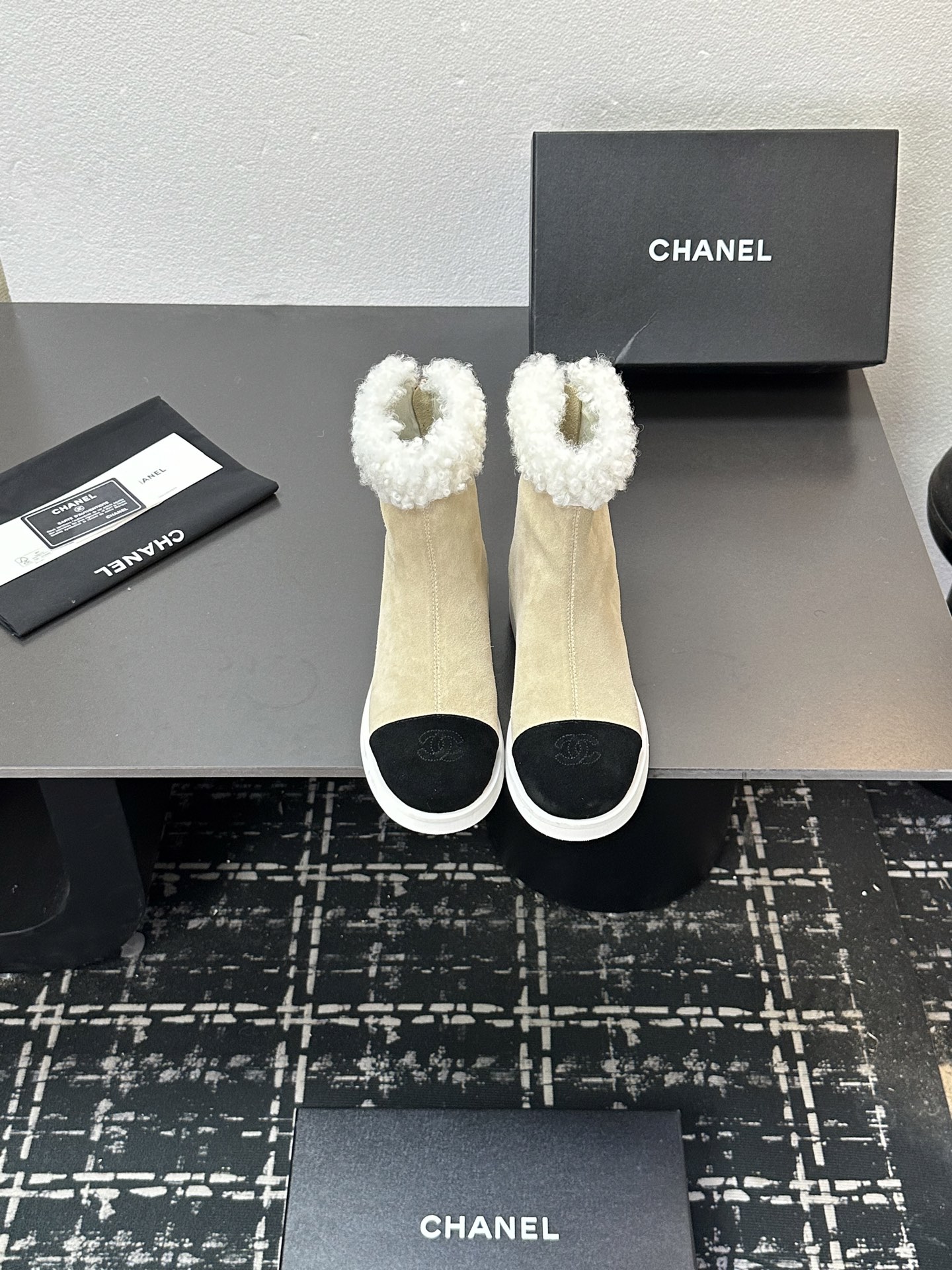 NO:559116,2025sss official website and Xiaohongshu synchronize the latest color matching Xiaoxiangjia’s popular models are hotly launched, with upgraded workmanship and high quality!   The latest fashionable fur boots are super versatile and warm soles, the favorite of heroines [Fireworks][Fireworks] Cowhide upper, sheepskin lining, foam outsole, 5 sizes 35-41, [Note 40+41 custom-made], snow boots, chanel, boots, cowhide, sheepskin198609092025sss官网、小红书同步最新配色小香家爆款火热上线,做工升级版,高品质！  时尚潮流最新款毛毛靴上脚超百搭暖底,女主们的最爱[烟花][烟花] 鞋面牛皮 内里羊皮 大底发泡大底 5码数35-41码,【注40+41订做】,雪地靴,chanel,boots,cowhide,sheepskin,Women's Shoes