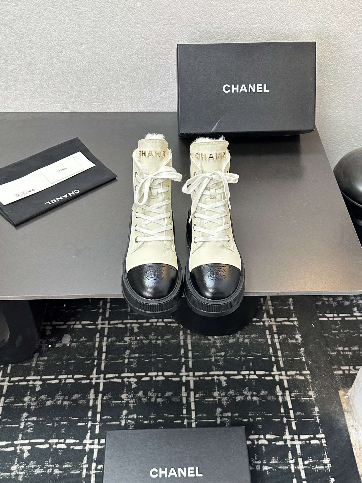 NO:594515,2025sss official website and Xiaohongshu synchronize the latest color matching Xiaoxiangjia’s popular models are hotly launched, with upgraded workmanship and high quality!   The latest fashionable furry boots are super versatile and warm soles, the favorite of heroines [Fireworks][Fireworks] Cowhide upper, wool lining, rubber outsole, 5 sizes, 35-41, [Note 40+41 custom-made], boots, chanel, boots, cowhide198609092025sss官网、小红书同步最新配色小香家爆款火热上线,做工升级版,高品质！  时尚潮流最新款毛毛靴上脚超百搭暖底,女主们的最爱[烟花][烟花] 鞋面牛皮 内里羊毛 大底橡胶大底 5码数35-41码,【注40+41订做】,靴子,chanel,boots,cowhide,Women's Shoes