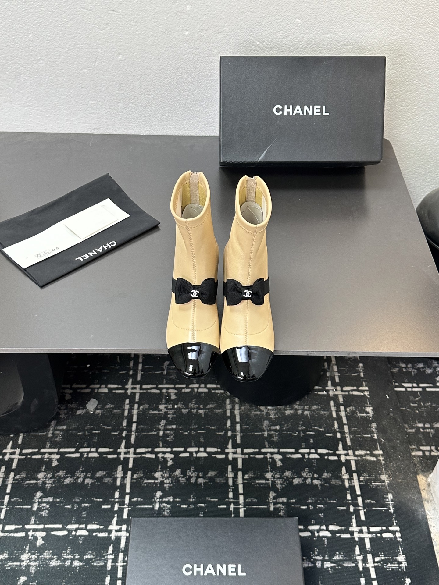 NO:612540,2025sss official website and Xiaohongshu synchronize the latest color matching Xiaoxiangjia's popular model is hot online, knight Martin boots, upgraded version of workmanship, high quality!   The latest fashion trend, super versatile warm sole for the feet, the favorite of heroines [Fireworks][Fireworks] Stretch sheepskin upper, sheepskin lining, genuine leather outsole, 5 sizes 35-41, [Note 40+41 custom-made], boots, chanel, boots, sheepskin, Leather soles198609092025sss官网、小红书同步最新配色小香家爆款火热上线,骑士马丁长靴,做工升级版,高品质！  时尚潮流最新款,上脚超百搭暖底,女主们的最爱[烟花][烟花] 鞋面弹力羊皮 内里羊皮 大底真皮大底 5码数35-41码,【注40+41订做】,靴子,chanel,boots,sheepskin,Leather soles,Women's Shoes