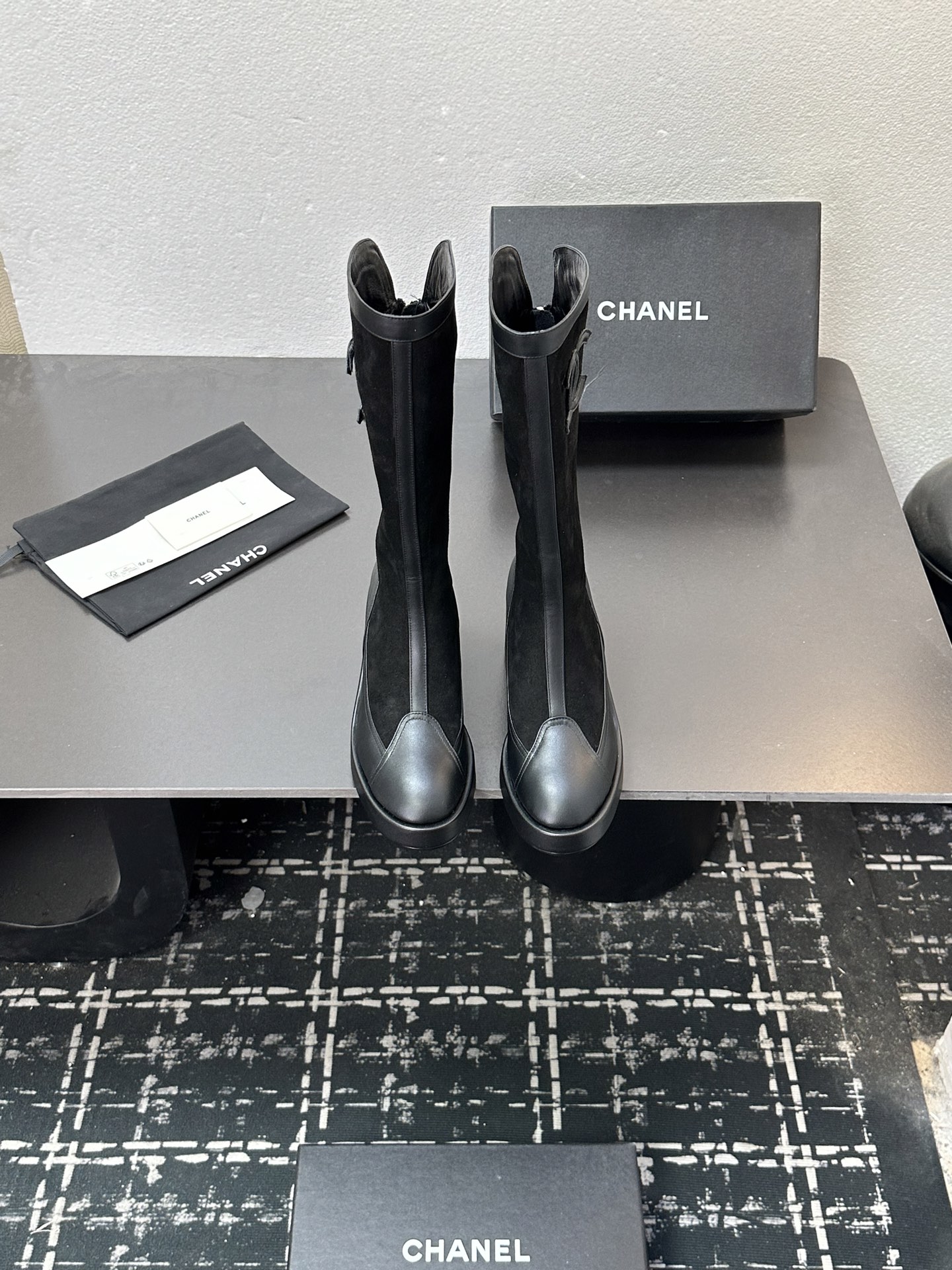 NO:612529,2025sss official website and Xiaohongshu synchronize the latest color matching Xiaoxiangjia's popular model is hot online, knight Martin boots, upgraded version of workmanship, high quality!   The latest fashion trend, super versatile warm sole for the feet, the favorite of heroines [Fireworks][Fireworks] Upper cow suede, inner sheepskin outsole rubber outsole 5 sizes 35-41, [Note 40+41 custom-made], boots, chanel, boots, sheepskin198609092025sss官网、小红书同步最新配色小香家爆款火热上线,骑士马丁长靴,做工升级版,高品质！  时尚潮流最新款,上脚超百搭暖底,女主们的最爱[烟花][烟花] 鞋面牛反绒 内里羊皮 大底橡胶大底 5码数35-41码,【注40+41订做】,靴子,chanel,boots,sheepskin,Women's Shoes