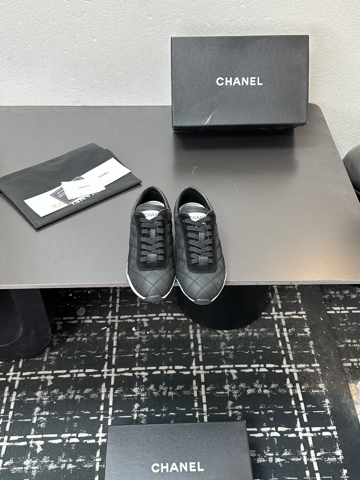 NO:629019,CHANEL Chanel rhombus baseball shoes, tennis shoes, casual sports shoes, original purchase and development, production, Xiaoxiang's latest hidden tennis shoes, soft rhombus, soft lambskin with big tongue and classic double C logo, full of retro feel, and the most versatile black and white color scheme, a must-have casual shoe for coco girls. Broken stud design on the sole, super soft, original custom lambskin rhombus fabric, imported custom sheepskin + mesh lining, original open-molded stud rubber material for the sole  Size: women's 35-40, casual shoes/sports shoes, chanel, chanel, sneakers, sheepskin19860909CHANEL香奈儿菱格纹棒球鞋 网球鞋 休闲 运动鞋 原版购入开发 做货 小香最新隐藏款网球鞋软菱格纹 柔软小羊皮配搭大鞋舌和经典双C logo满满的复古感又是最最最百搭的黑白配色 coco女孩必入的一款休闲鞋 鞋底碎钉设计 超级柔软 面料原版定制小羊皮菱格纹 内里进口定制羊皮+网里 鞋底原版开模碎钉橡胶材质 码数 女款35-40,休闲鞋/运动鞋,chanel,chanel,sneakers,sheepskin,Women's Shoes