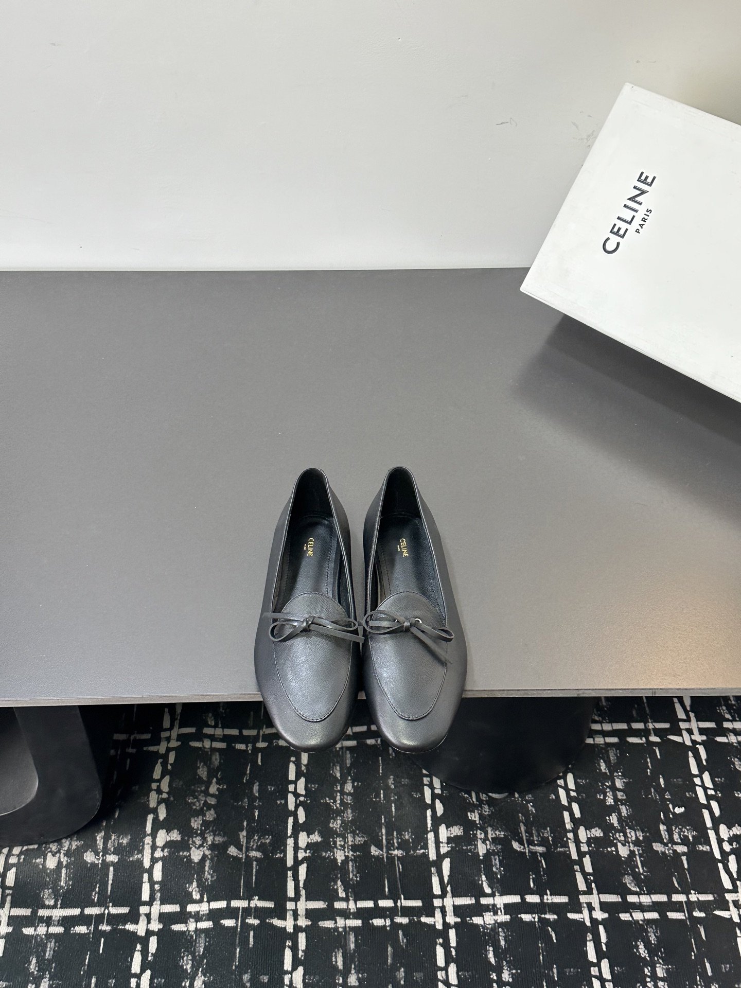 NO:706376,CELINE's latest spring and summer loafers for 2026. Many celebrity internet celebrities have planted loafers. This year's super popular loafers. Simple old money style outfit. Produced by a big factory. Don't worry about quality control. Retro modern design, can be easily worn in suit pants, skirts and jeans. It is low-key and full of temperament. The upper is imported calfskin outsole from Italy.  Italian genuine leather outsole Size 35-40 (40 is custom-made and non-returnable), loafers, celine, loafers, skirts, jeans, business suit, cowhide, Leather soles19860909CELINE思琳2026春夏最新款乐福鞋 超多明星网红种草 今年超火的乐福鞋 简简单单的老钱风穿搭 妥妥大厂出品 品质品控不用担心 复古摩登设计,西装裤、裙装、牛仔裤都能轻松驾驭,低调又气质满满 鞋面意大利进口小牛皮 大底 意大利真皮大底Size35-40（40订做不退换）,乐福鞋,celine,loafers,skirts,jeans,business suit,cowhide,Leather soles,Women's Shoes