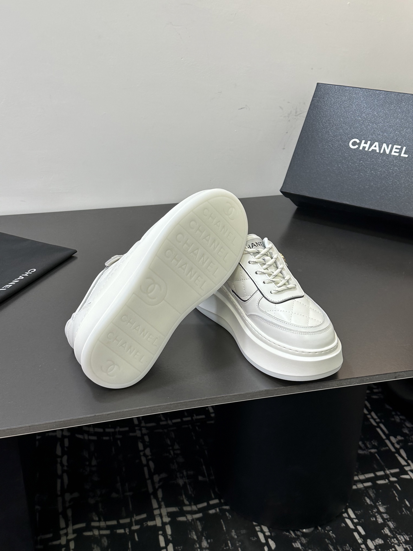Chanel 专柜款经典鞋履 9