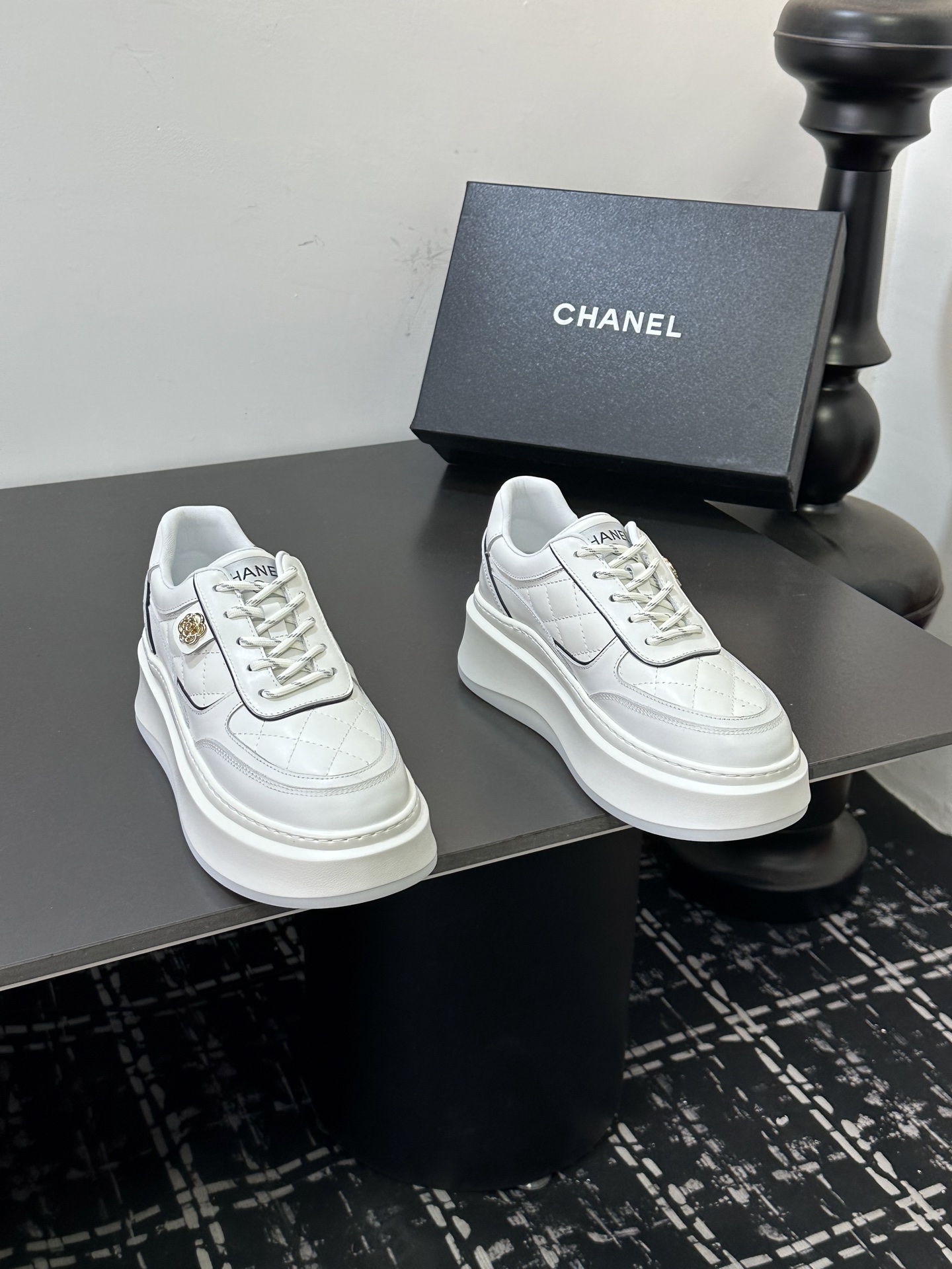 Chanel 专柜款经典鞋履 2