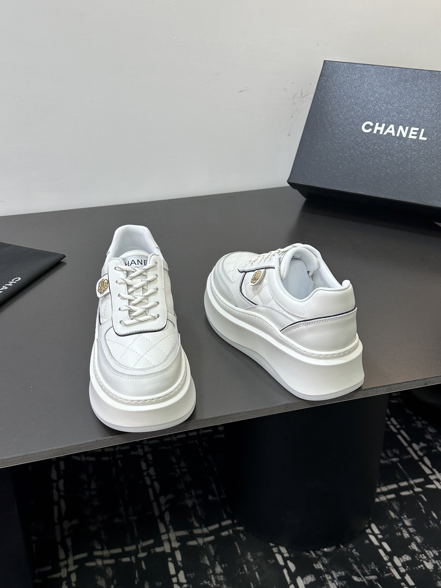 Chanel 专柜款经典鞋履 8