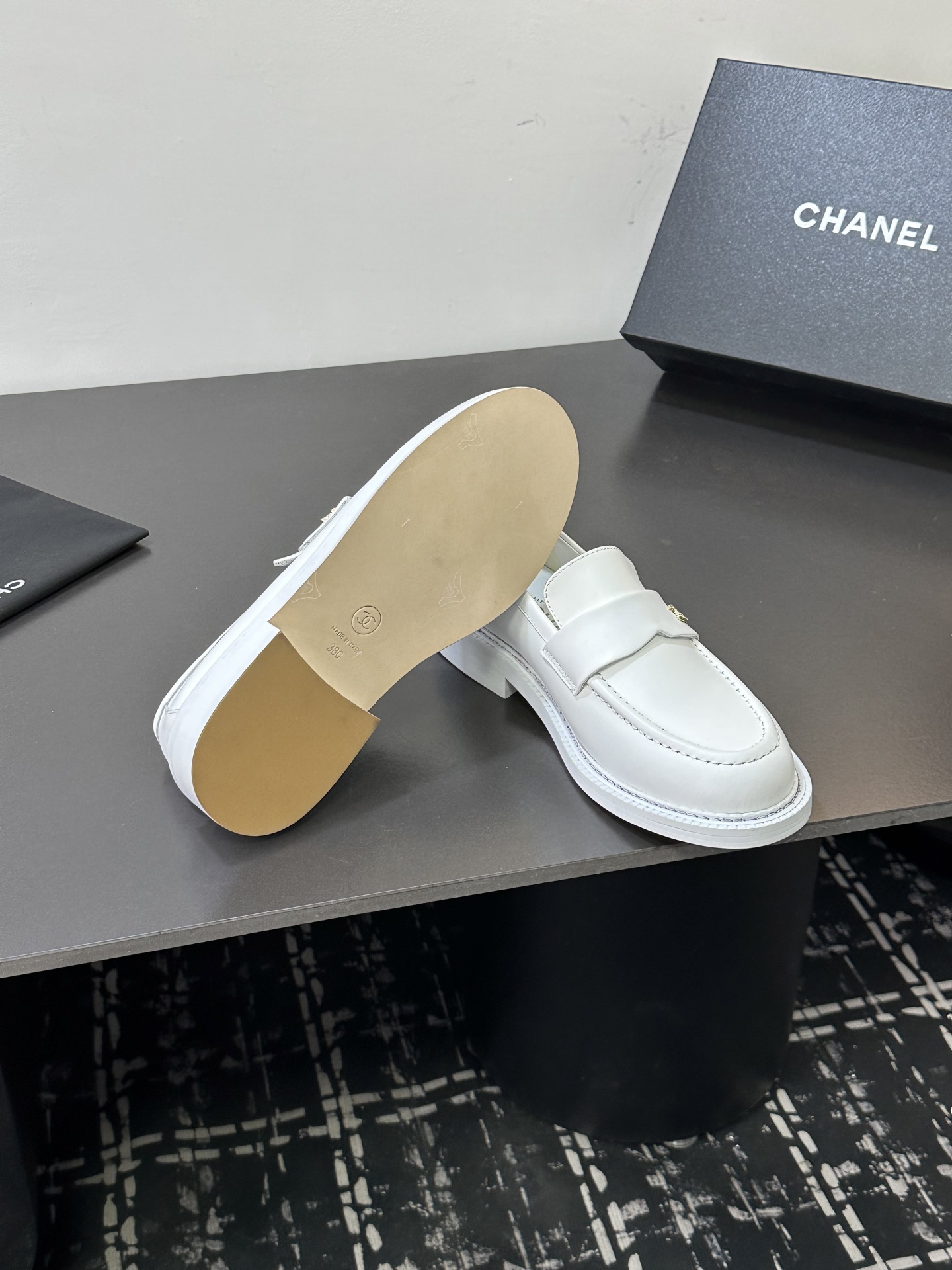 Chanel Haute Couture Classic Luxury Leather Shoe Loafer Shoes 9