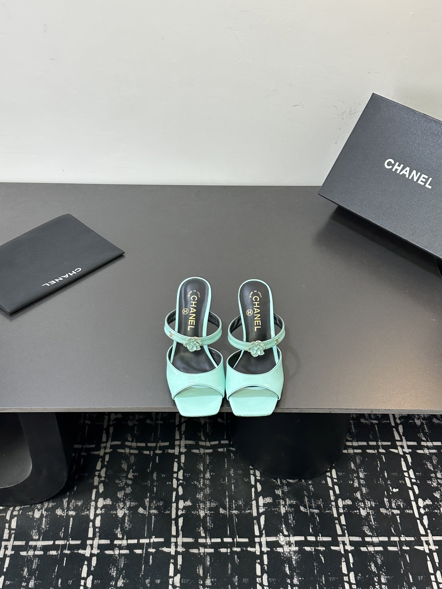 NO:706593,Code number 35-39 (34/40/41 needs to be customized) *26 counter [authentic grade] version!  !   Both heights are equipped with authentic Italian packaging, high heels and slippers, high heels, slippers19860909码数35-39 (34/40/41 需定做) *26 专柜【正品级】版本！！  两个高度 均配有意大利正品包装,高跟鞋拖鞋,high heels,slippers,Women's Shoes