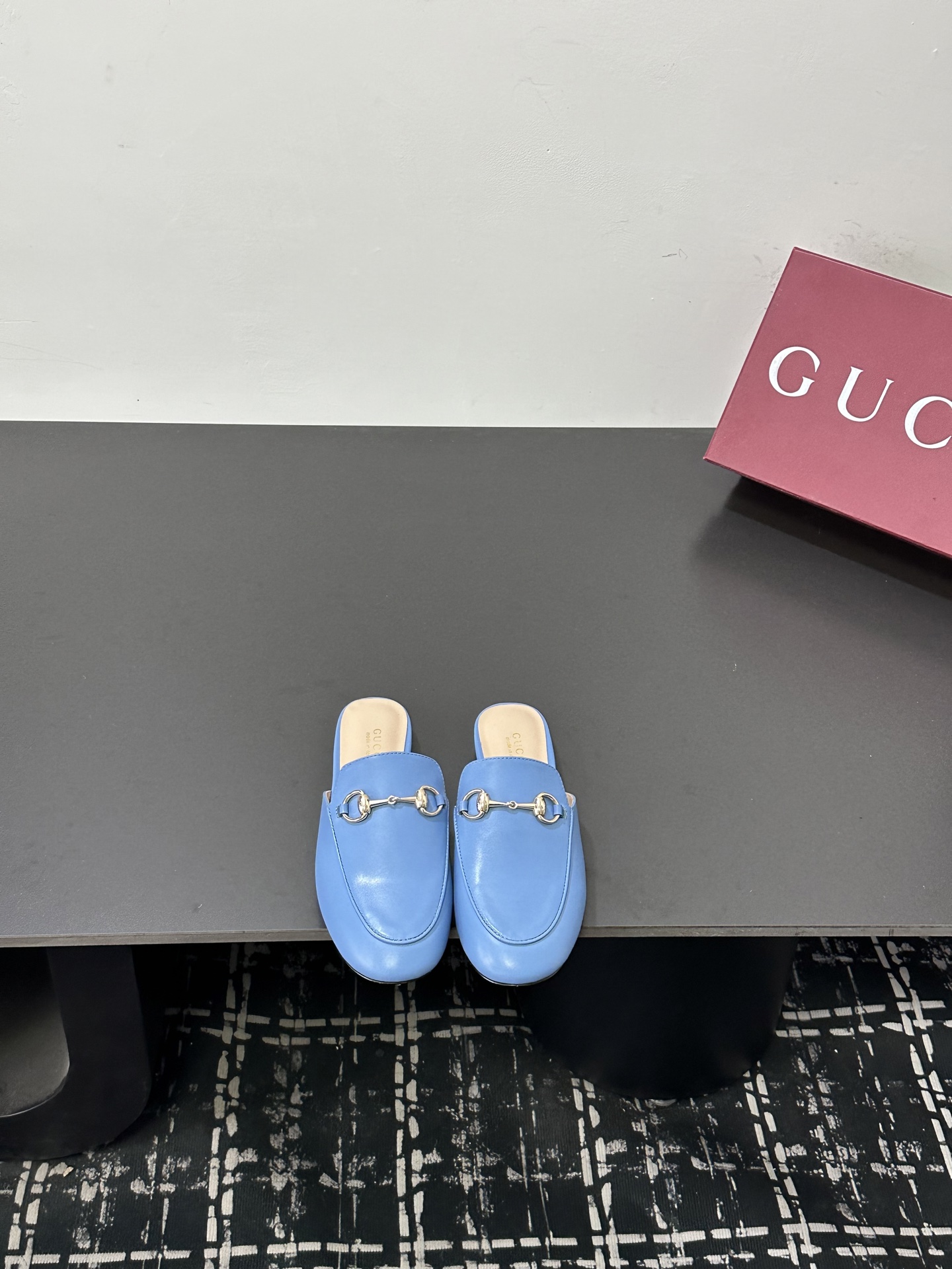 NO:788844,Size 35-42M standard size Gucci Gucci's latest limited edition slippers. Top quality for sale. Purchase authentic products for development. The material and craftsmanship are consistent with the original version. The original special printing process on the upper... embroidery, dyed sheepskin inside, outsole, Italian private model outsole, half drag, gucci, gucci, slippers, sheepskin19860909码数35-42M标准码 古驰Gucci最新限量包买拖鞋 .顶级品质发售 购入正品开发 . 材质.工艺与原版一致 鞋面原版特殊印刷工艺印花 …刺绣 内里透染羊皮 大底意大利私模大底,半拖,gucci,gucci,slippers,sheepskin,Women's Shoes