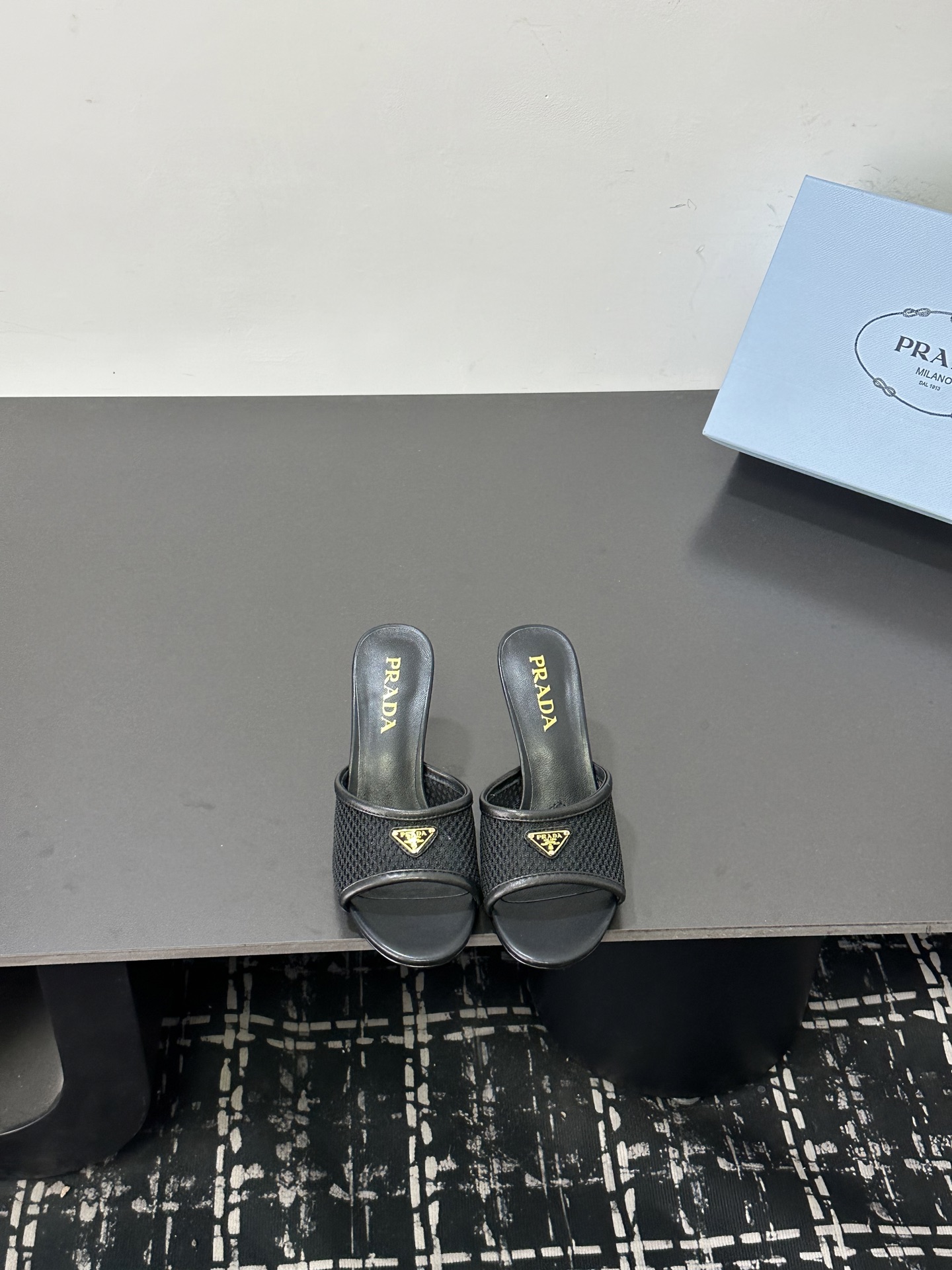 NO:817861,Leather sole Prada new style ·PRADA. Size 35-41, heel height 7.5cm, high heels slippers, prada, prada, high heels, slippers19860909皮底 普拉达 新款 ·PRADA. 码数35-41,跟高7.5cm,高跟鞋拖鞋,prada,prada,high heels,slippers,Women's Shoes