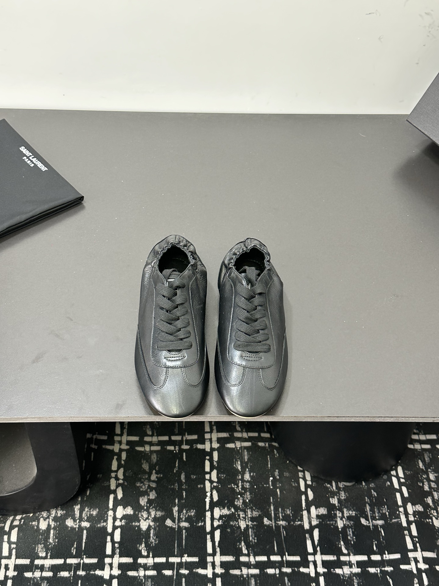 NO:817817,The top version of LV thick-soled white shoes series, classic series, made of imported cowhide with oil edge craftsmanship, I love it, the side logo is simple but not simple, it is full of elements that make you fall in love with your feet and it looks super good. I recommend you to buy it, the foot feel is invincible, the top quality is as delicate as zp!  The inner pads are made of original cowhide. The quality is as good as ever and the details are impeccable. Size women's 35-39 (customized at 40.41), single shoes, louis vuitton, cowhide19860909顶级版本 LV 厚底小白鞋系列 经典系列 采用进口牛皮 油边工艺 爱了爱了,侧身logo简约不简单,元素满满的爱上脚超级好看 推荐你们入 、脚感无敌、顶级品质 质感细腻媲美zp！ 内里垫脚原版一致牛皮 品质一如既往,细节无可挑剔 Size女35-39（40.41定做）,单鞋,louis vuitton,cowhide,Women's Shoes