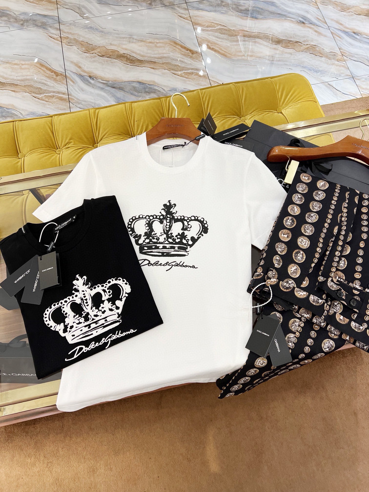 SS新款T恤完美皇冠标识logo立体发泡印花工艺纯棉面料修身版型黑/白码数44-54