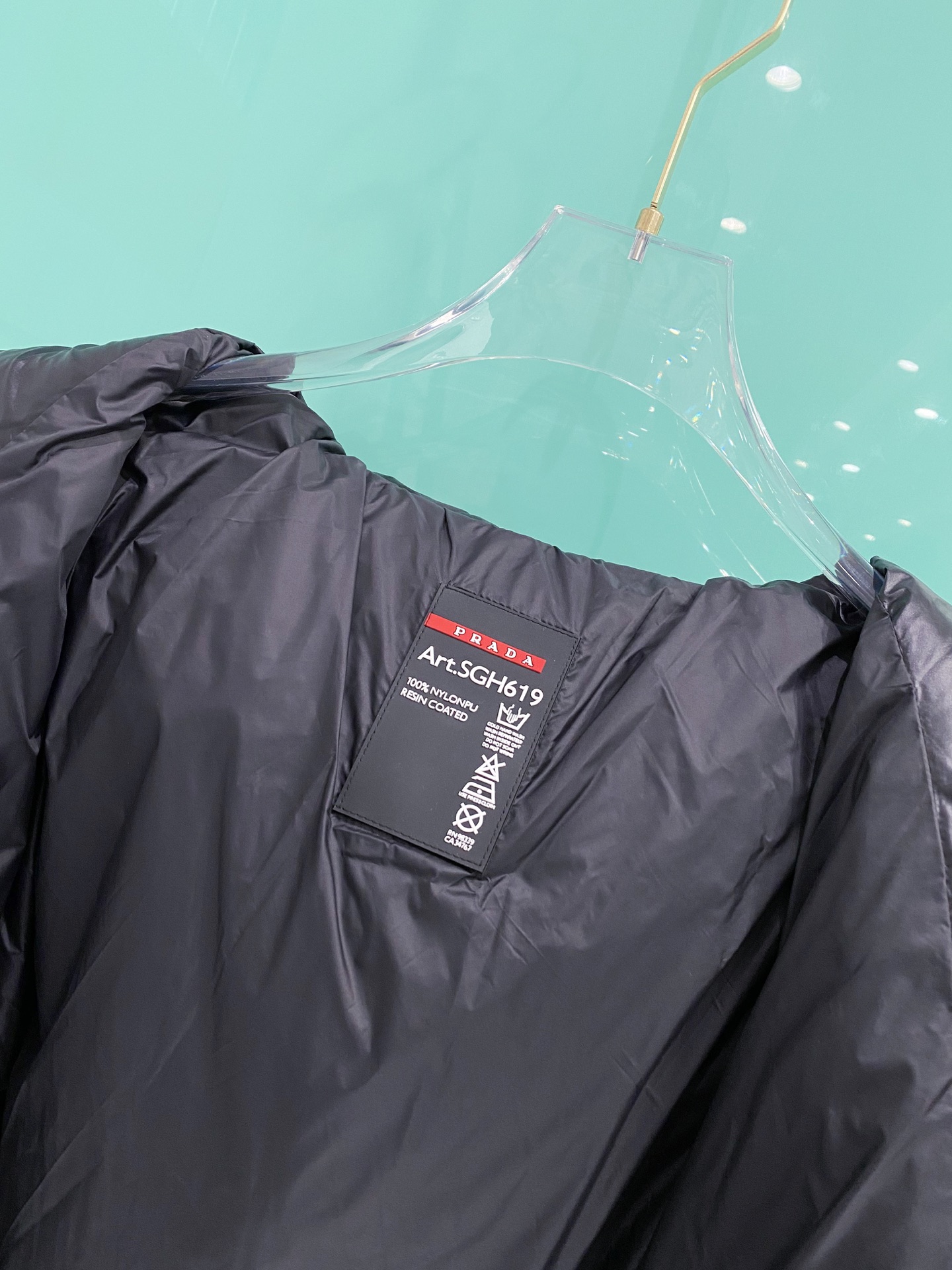 🆕Prada 普拉达 2025年冬季新款立领连帽羽绒服可脱卸连帽菱形阶梯羽绒服～客供定制拉链 胸口三角徽