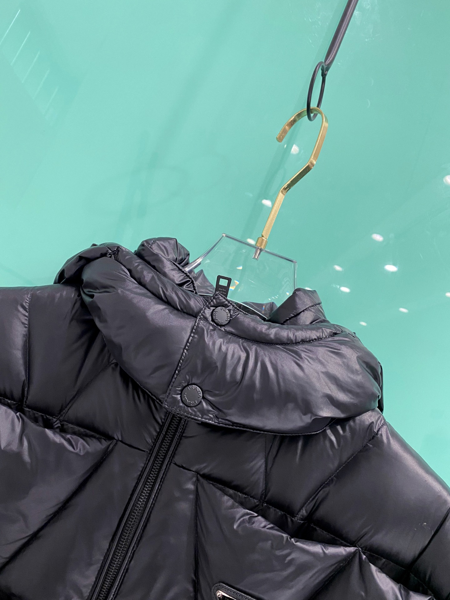 🆕Prada 普拉达 2025年冬季新款立领连帽羽绒服可脱卸连帽菱形阶梯羽绒服～客供定制拉链 胸口三角徽